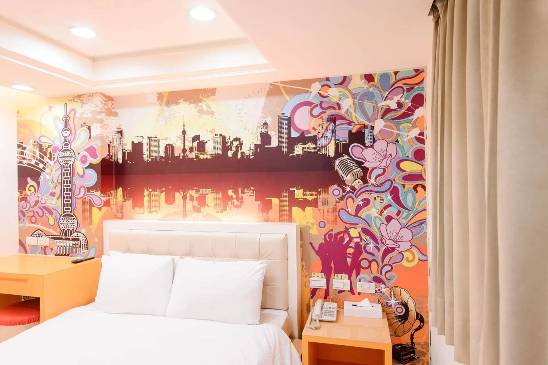 Bed in Beethoven Express Hotel