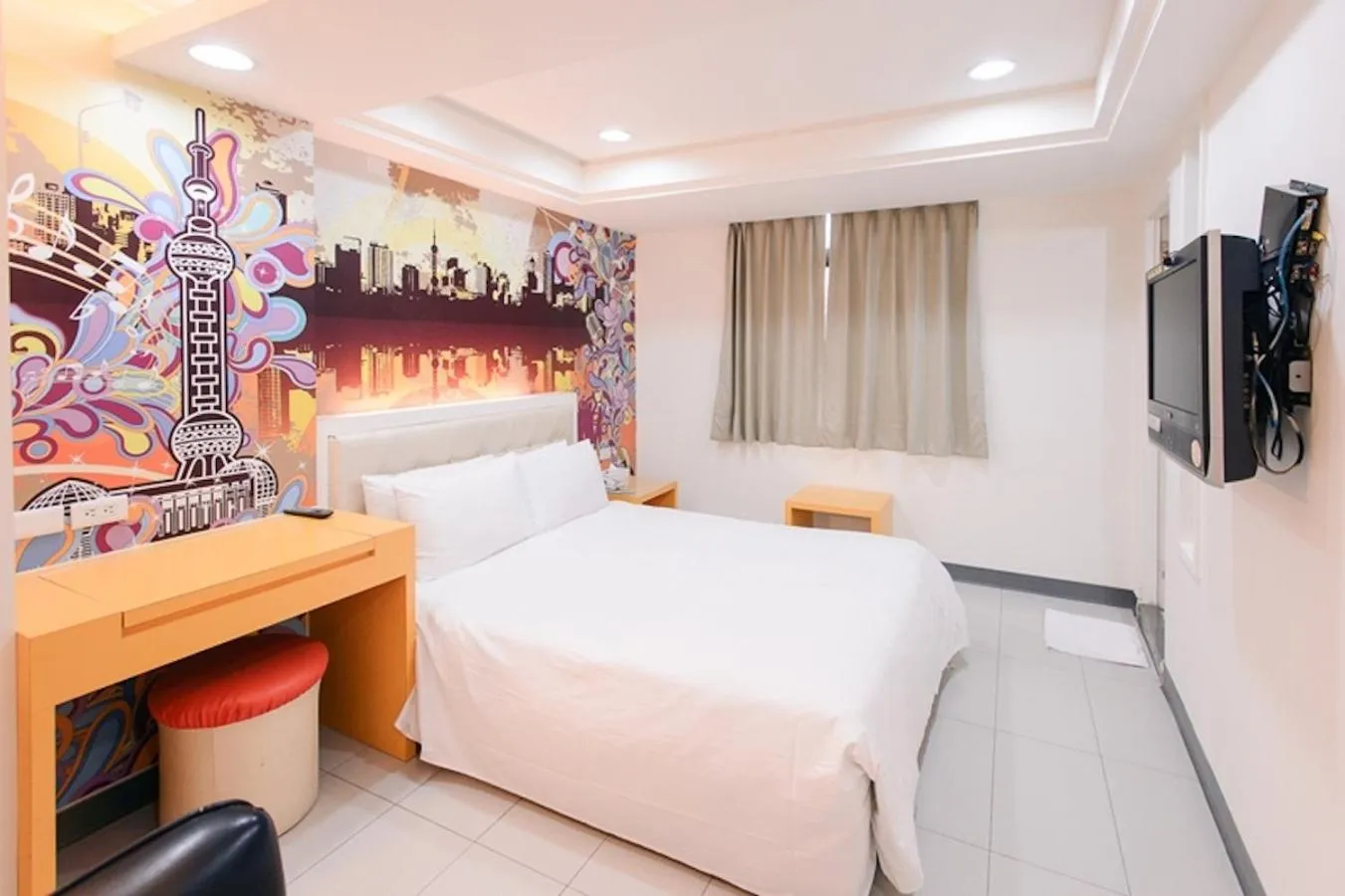 Bed in Beethoven Express Hotel