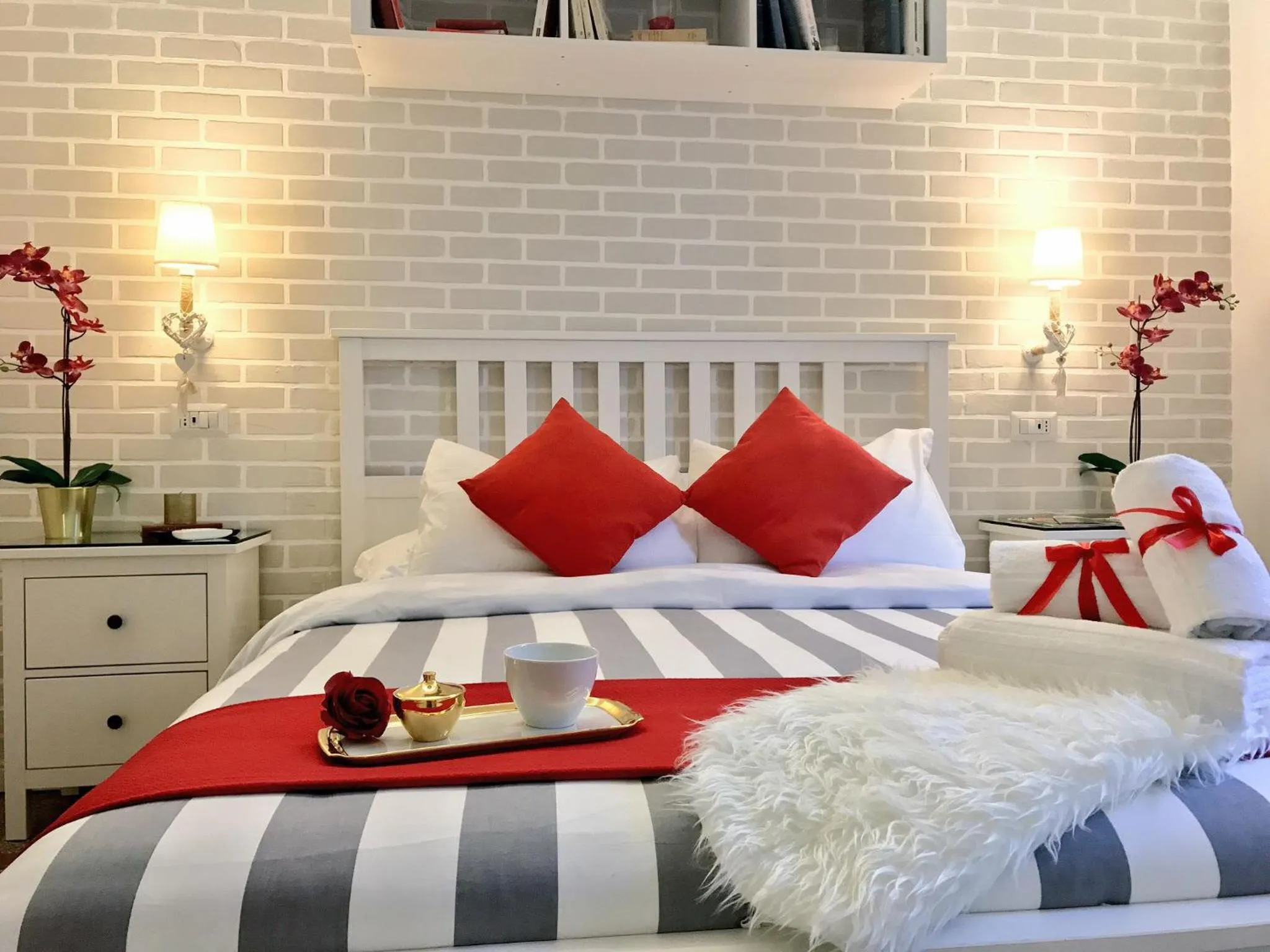 Decorative detail, Bed in Moonlight Inn Guesthouse