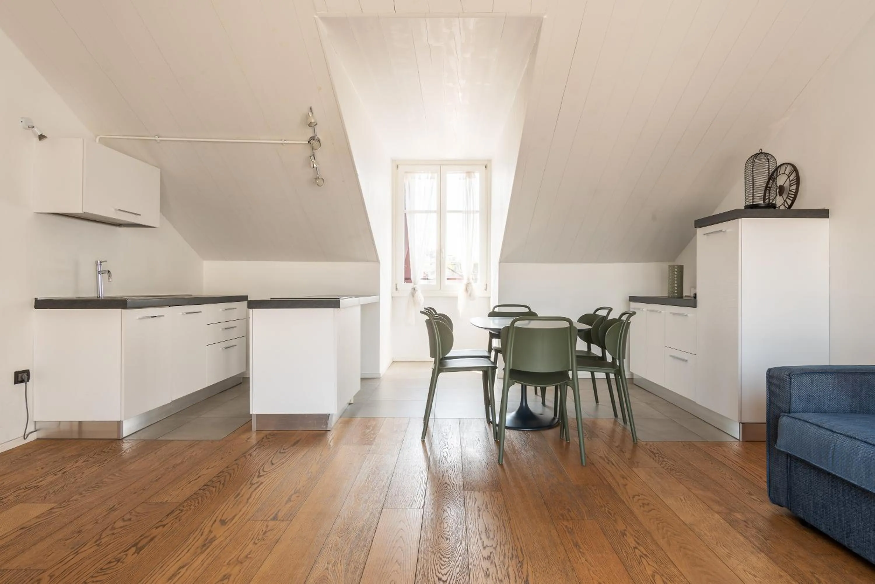 Dining area in easyhomes - Brera Luxury Suites