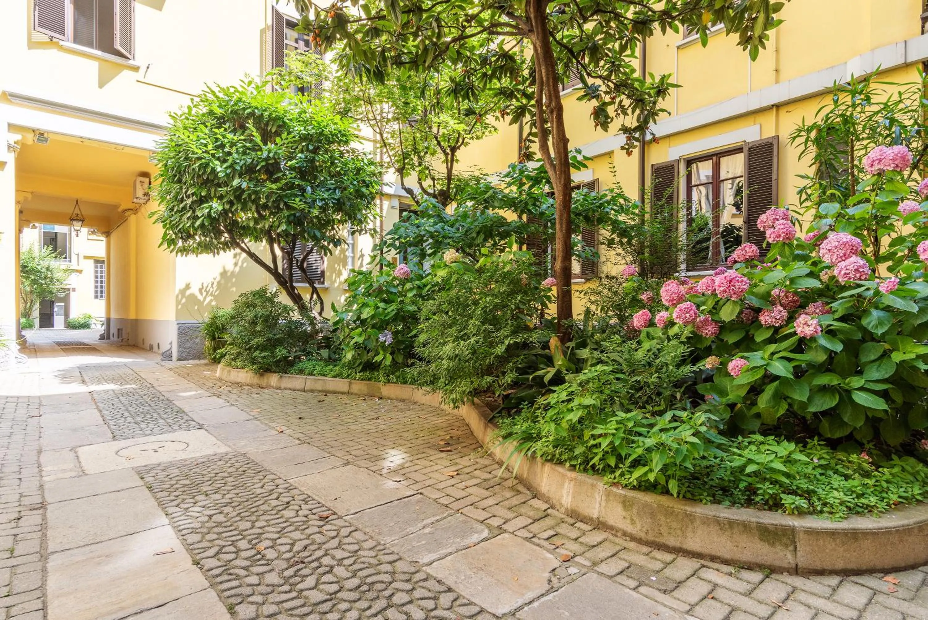 Inner courtyard view in easyhomes - Brera Luxury Suites