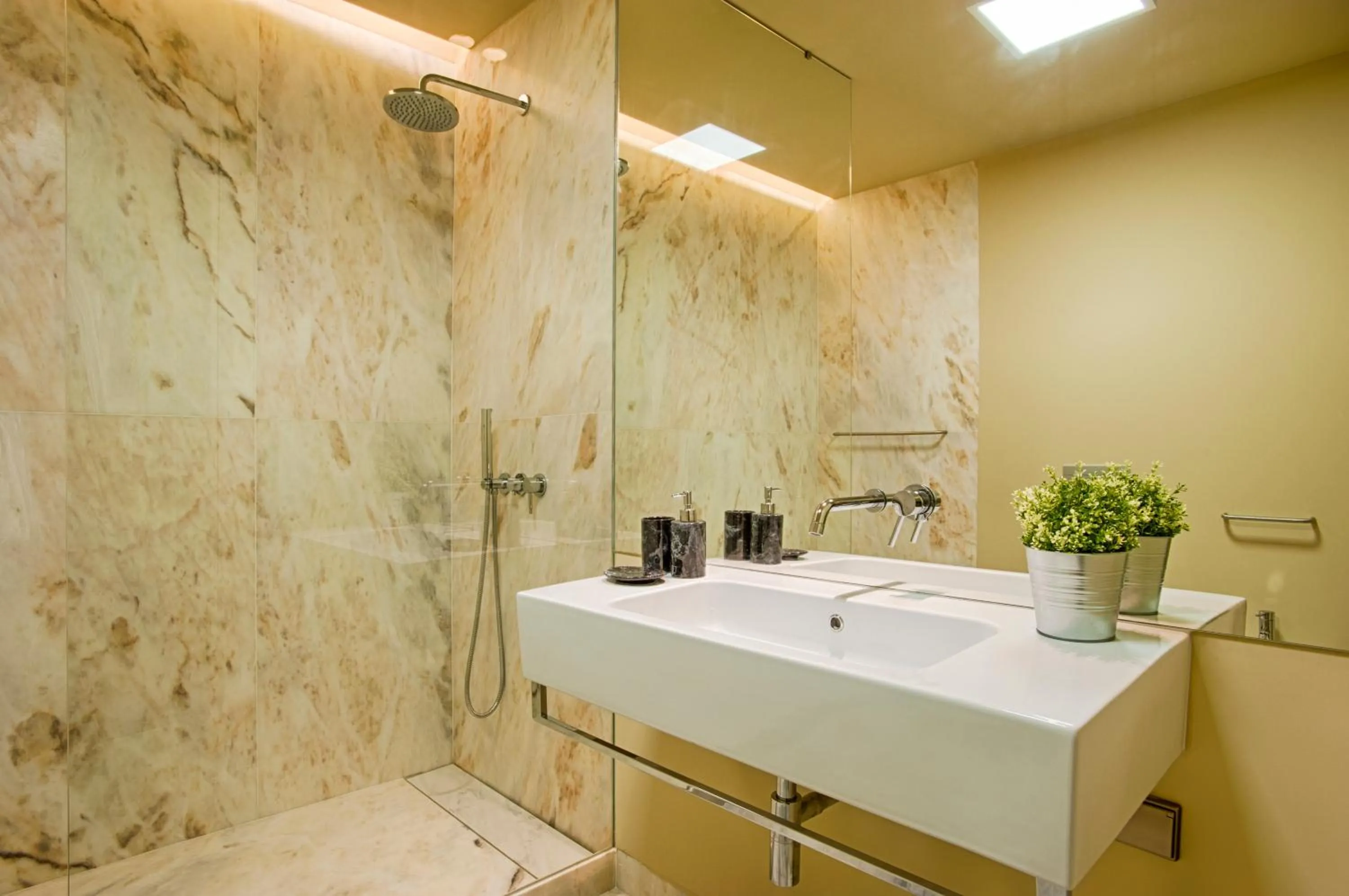 Bathroom in Lisbon Finestay 8 Building Apartments