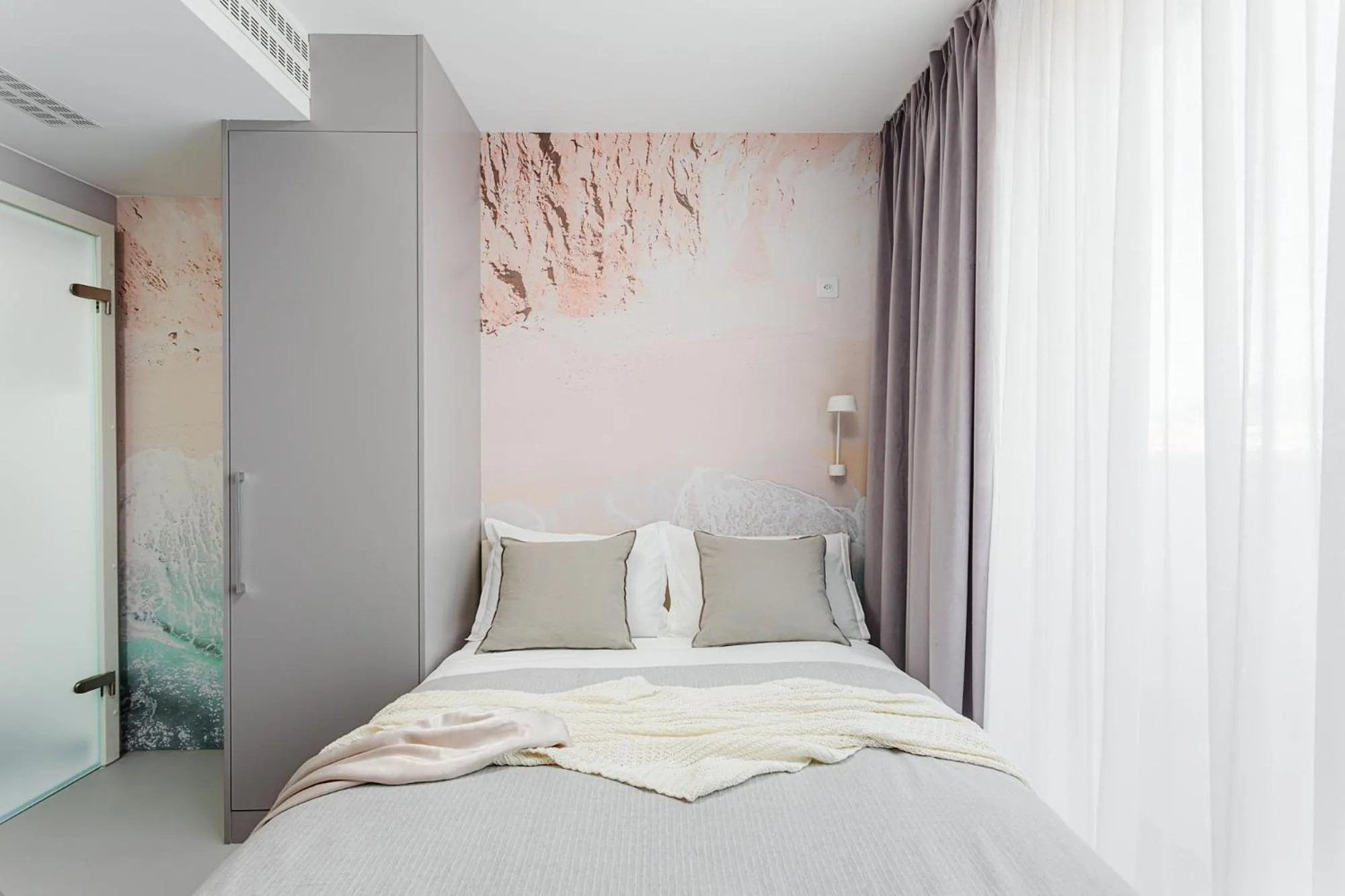 Bedroom, Bed in VISIONAPARTMENTS Lucerne - contactless check-in