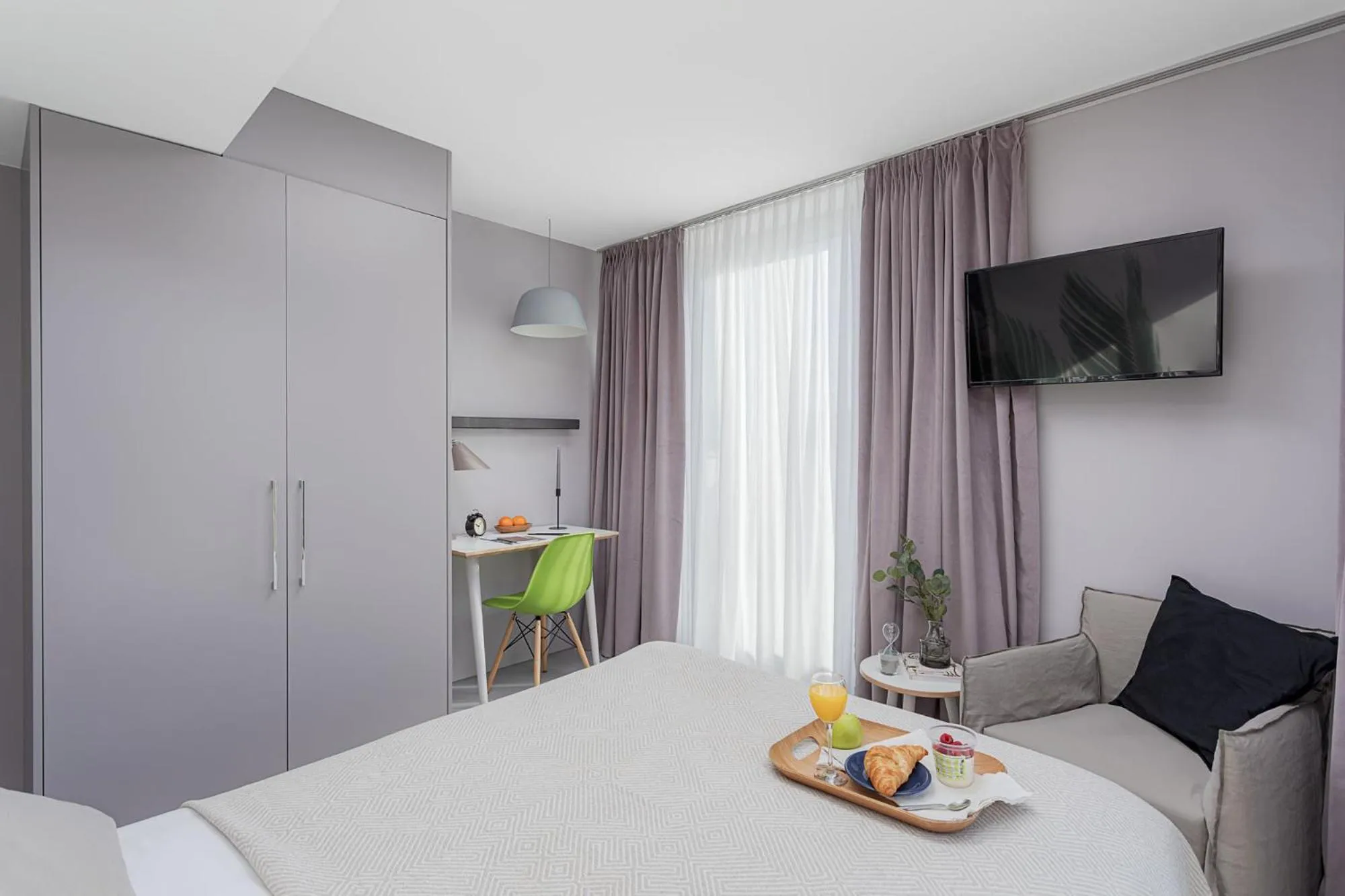 Photo of the whole room, Bed in VISIONAPARTMENTS Lucerne - contactless check-in