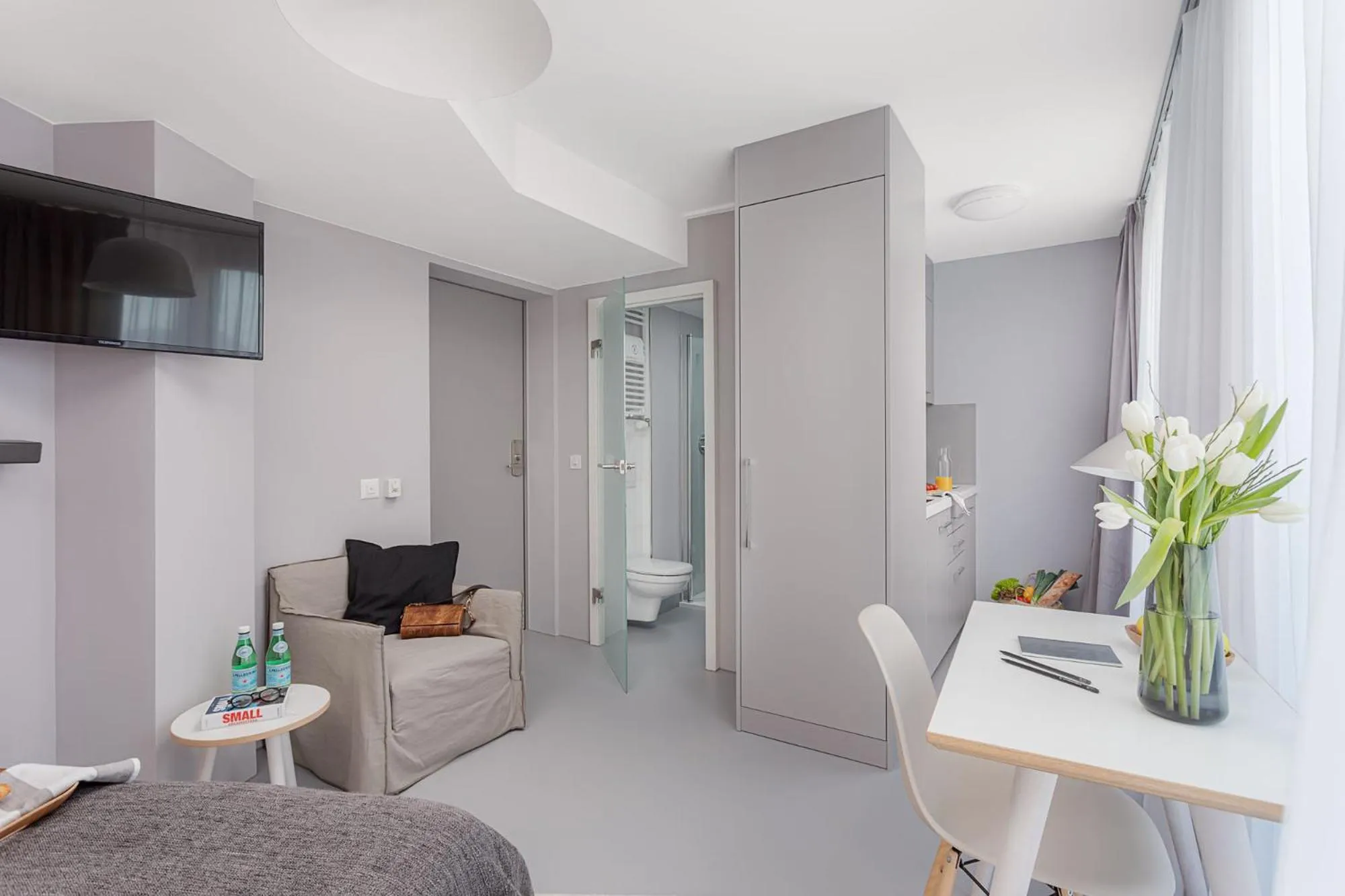 Photo of the whole room in VISIONAPARTMENTS Lucerne - contactless check-in