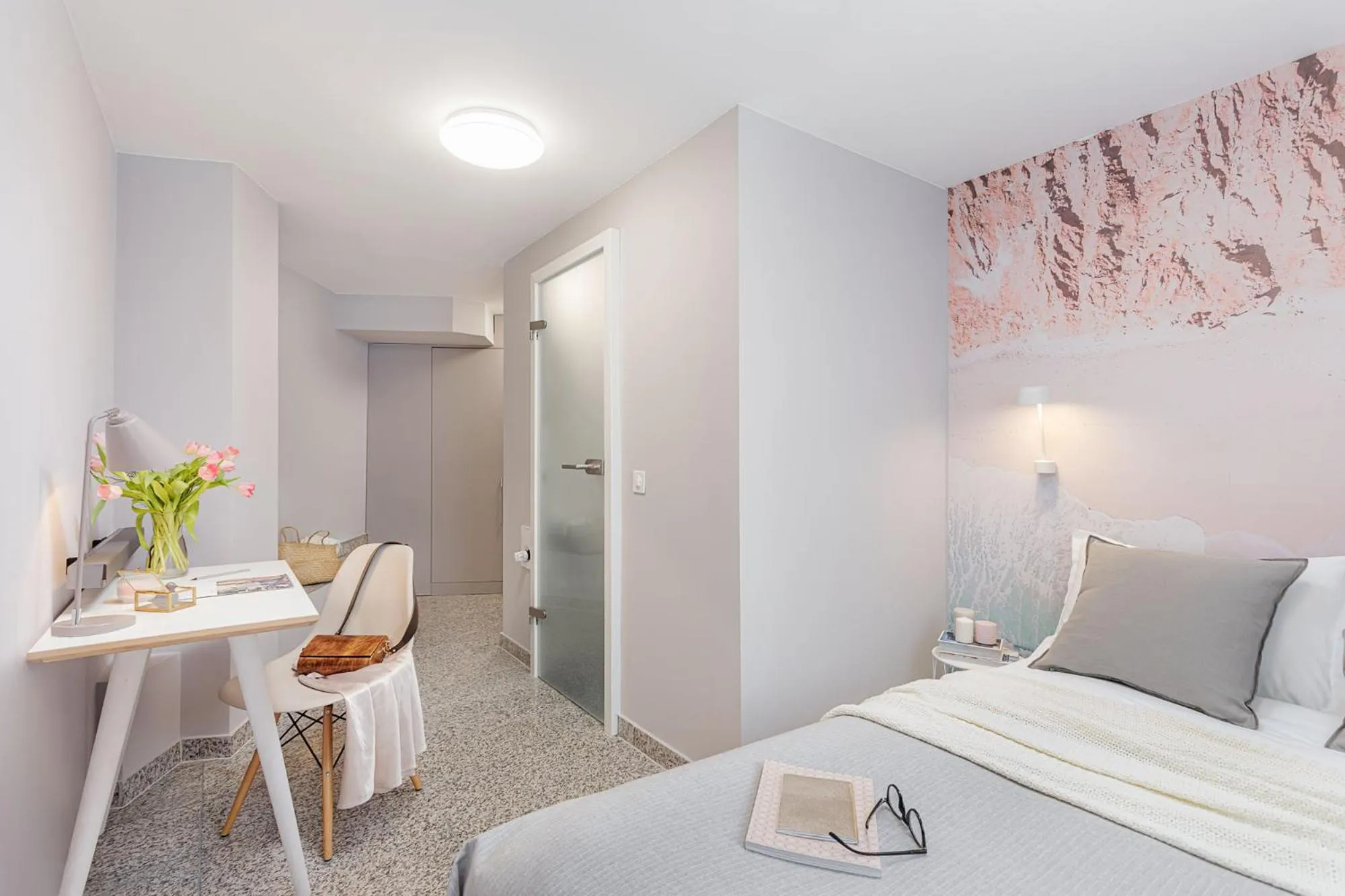 Photo of the whole room, Bed in VISIONAPARTMENTS Lucerne - contactless check-in