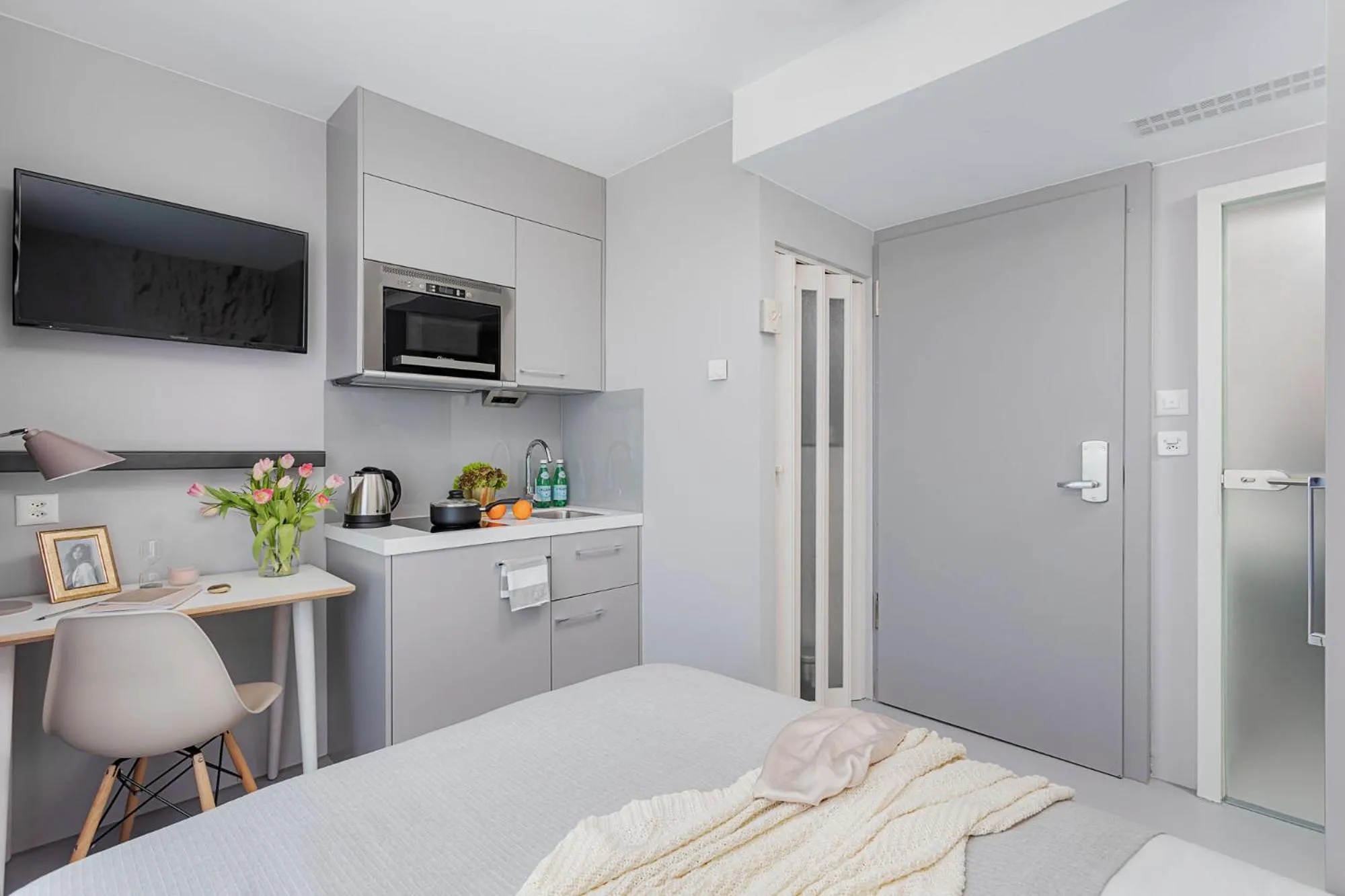 Kitchen or kitchenette, Bed in VISIONAPARTMENTS Lucerne - contactless check-in