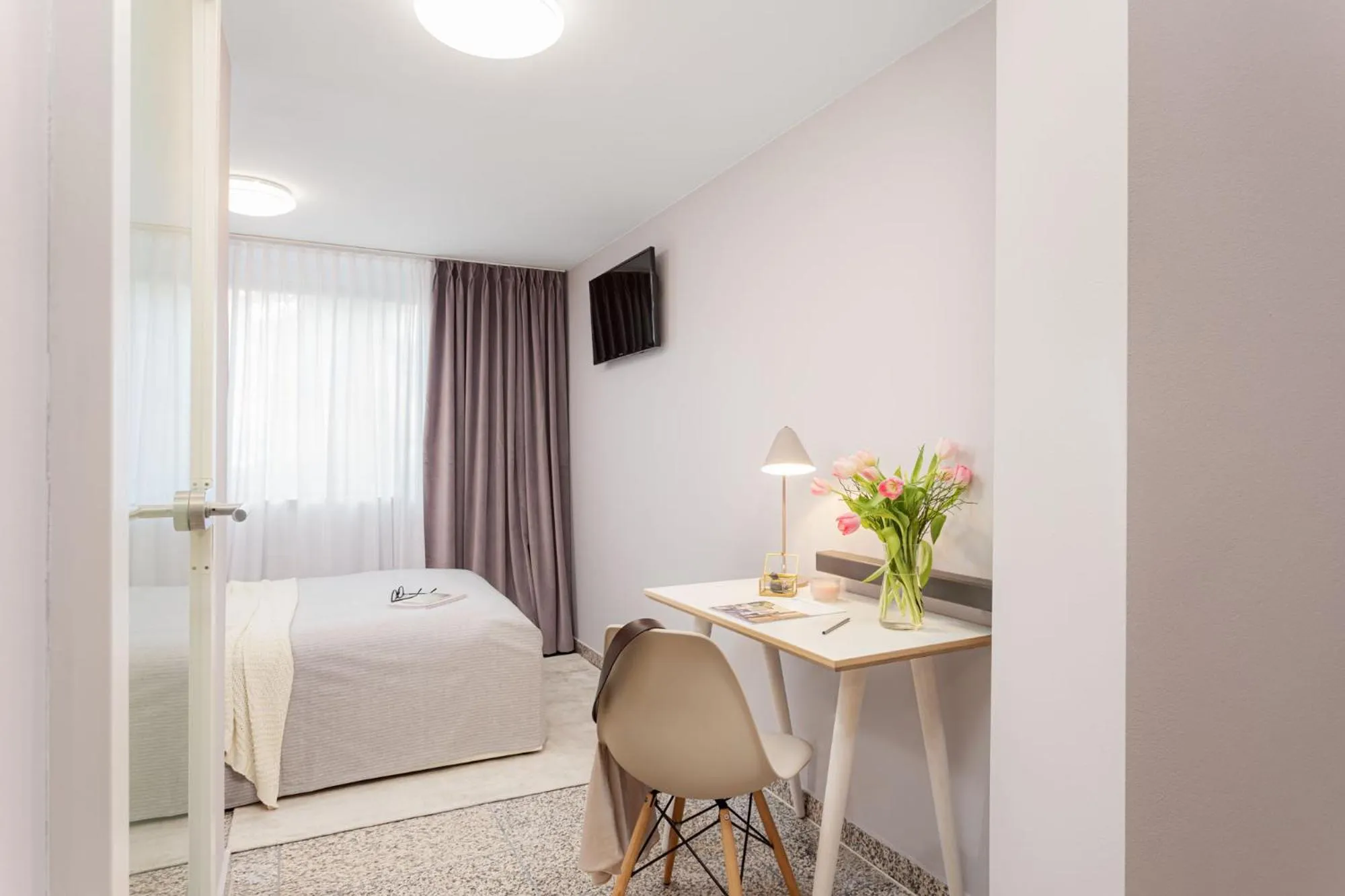 Photo of the whole room, Bed in VISIONAPARTMENTS Lucerne - contactless check-in