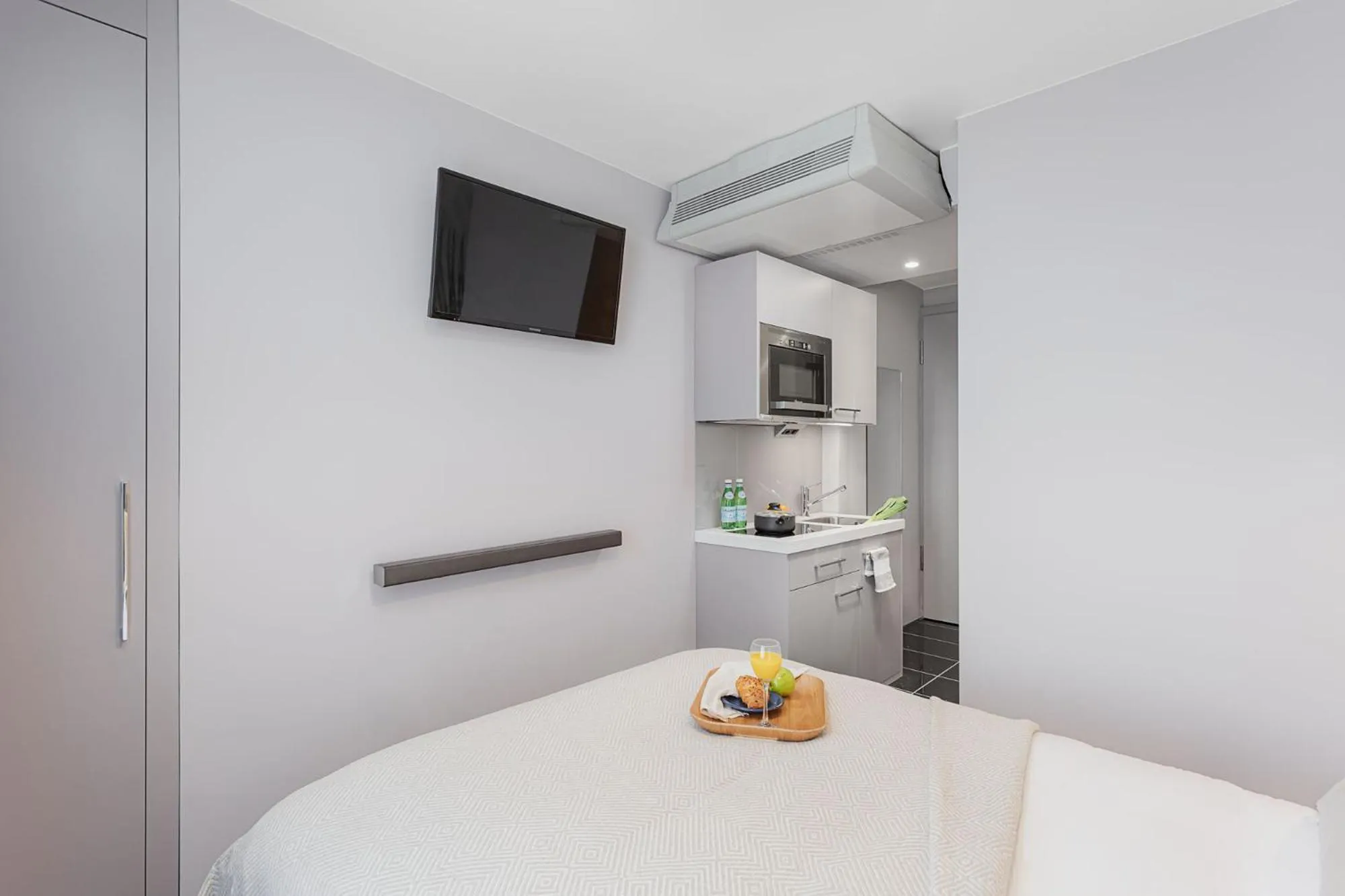 Kitchen or kitchenette, Bed in VISIONAPARTMENTS Lucerne - contactless check-in