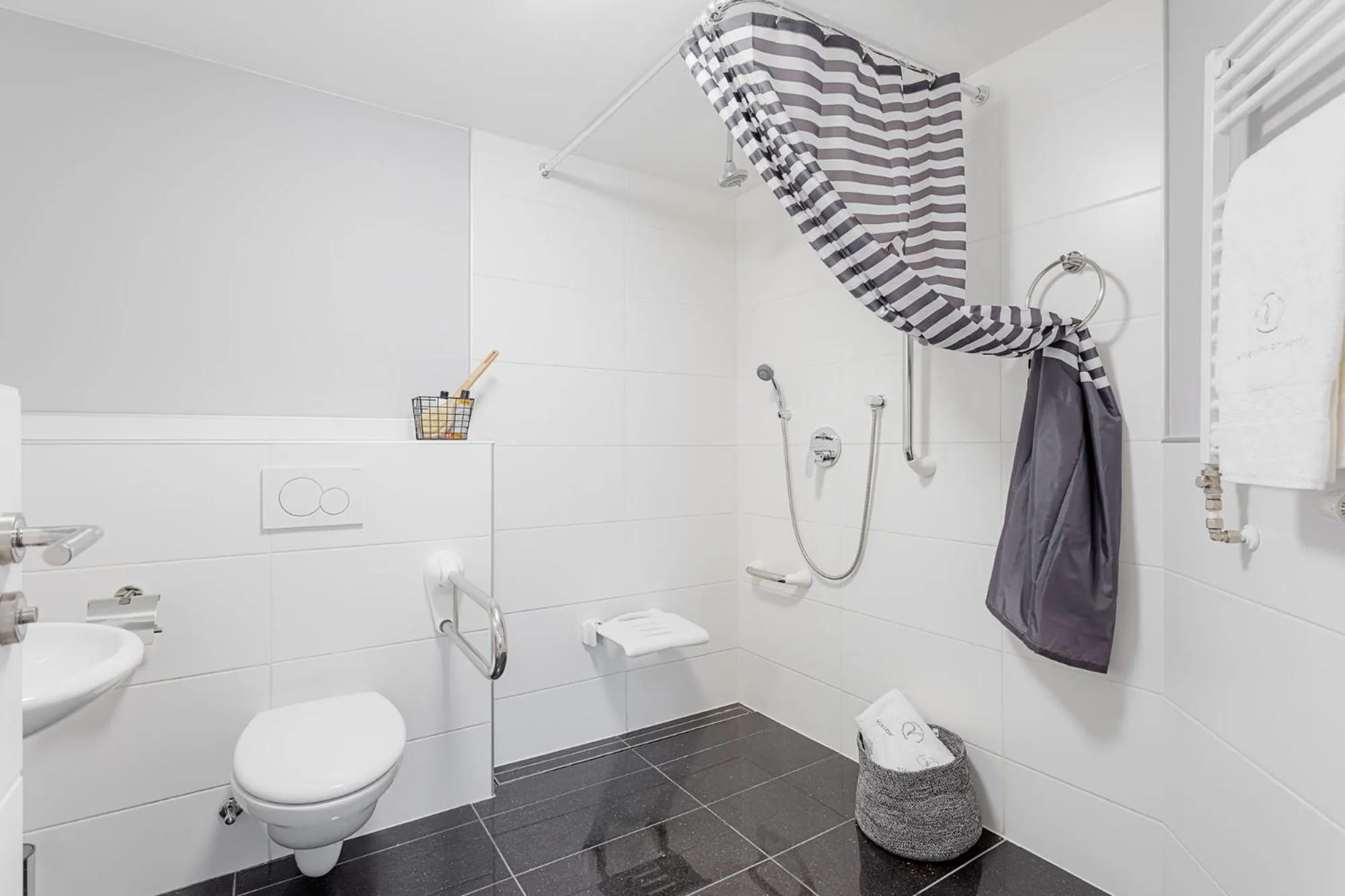 Shower in VISIONAPARTMENTS Lucerne - contactless check-in