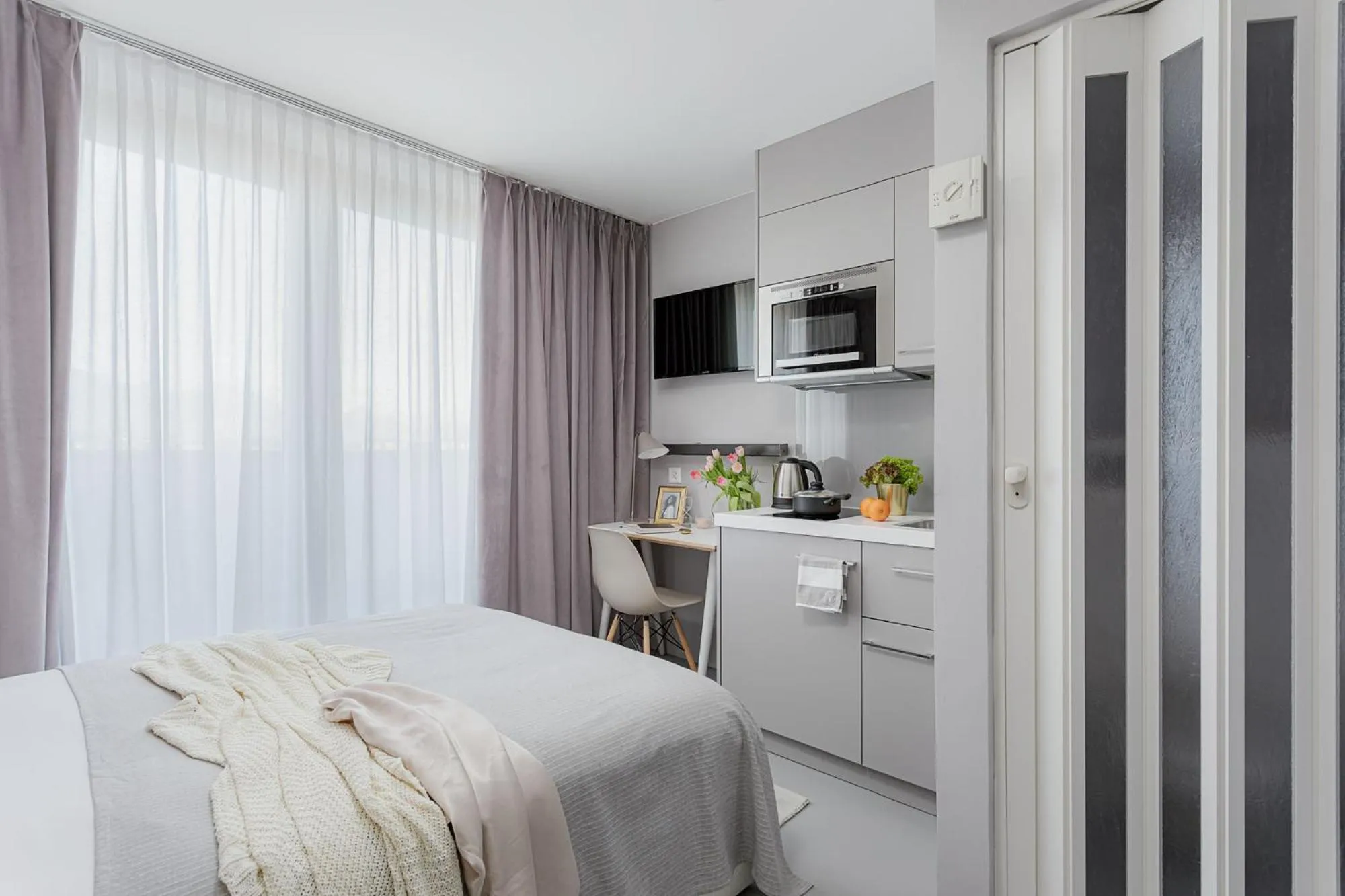 Kitchen or kitchenette, Bed in VISIONAPARTMENTS Lucerne - contactless check-in