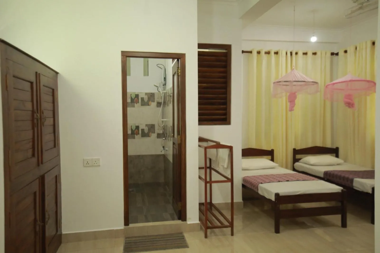 Bed in Renuka Inn