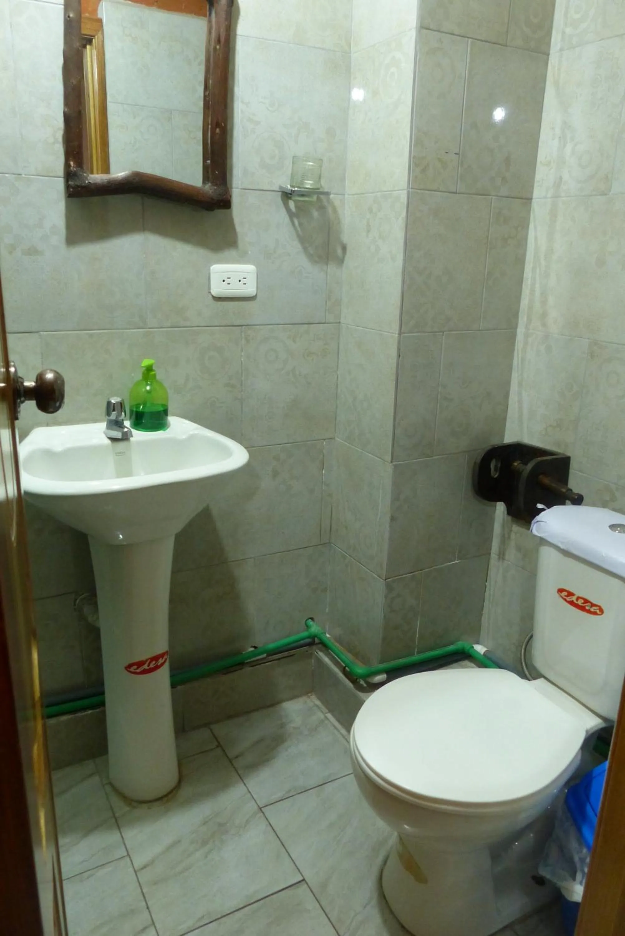 Bathroom in Hostal La Casa Amarilla City