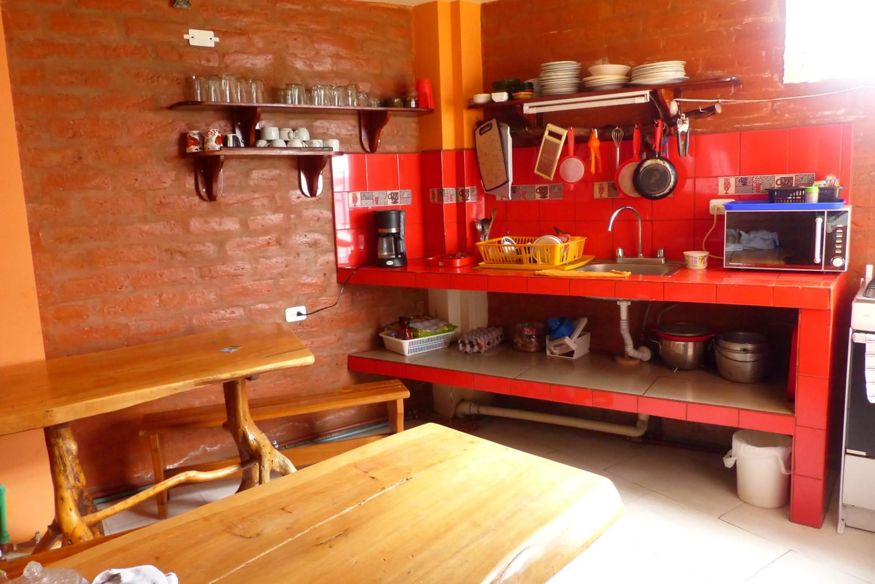 Property building in Hostal La Casa Amarilla City