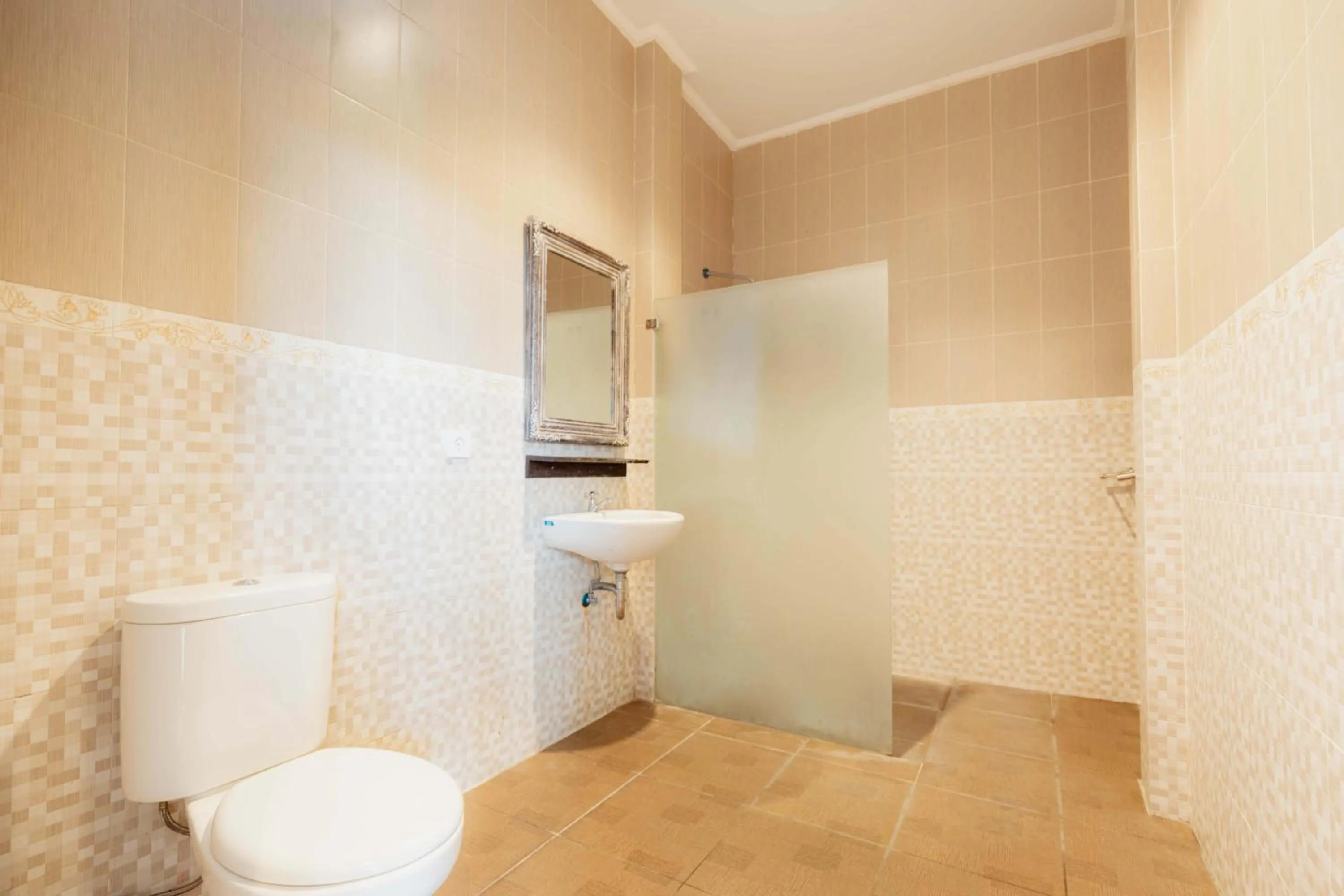 Shower in Warji House 1 Ubud Centre