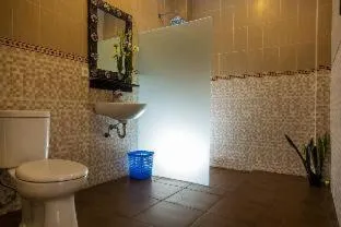 Shower in Warji House 1 Ubud Centre