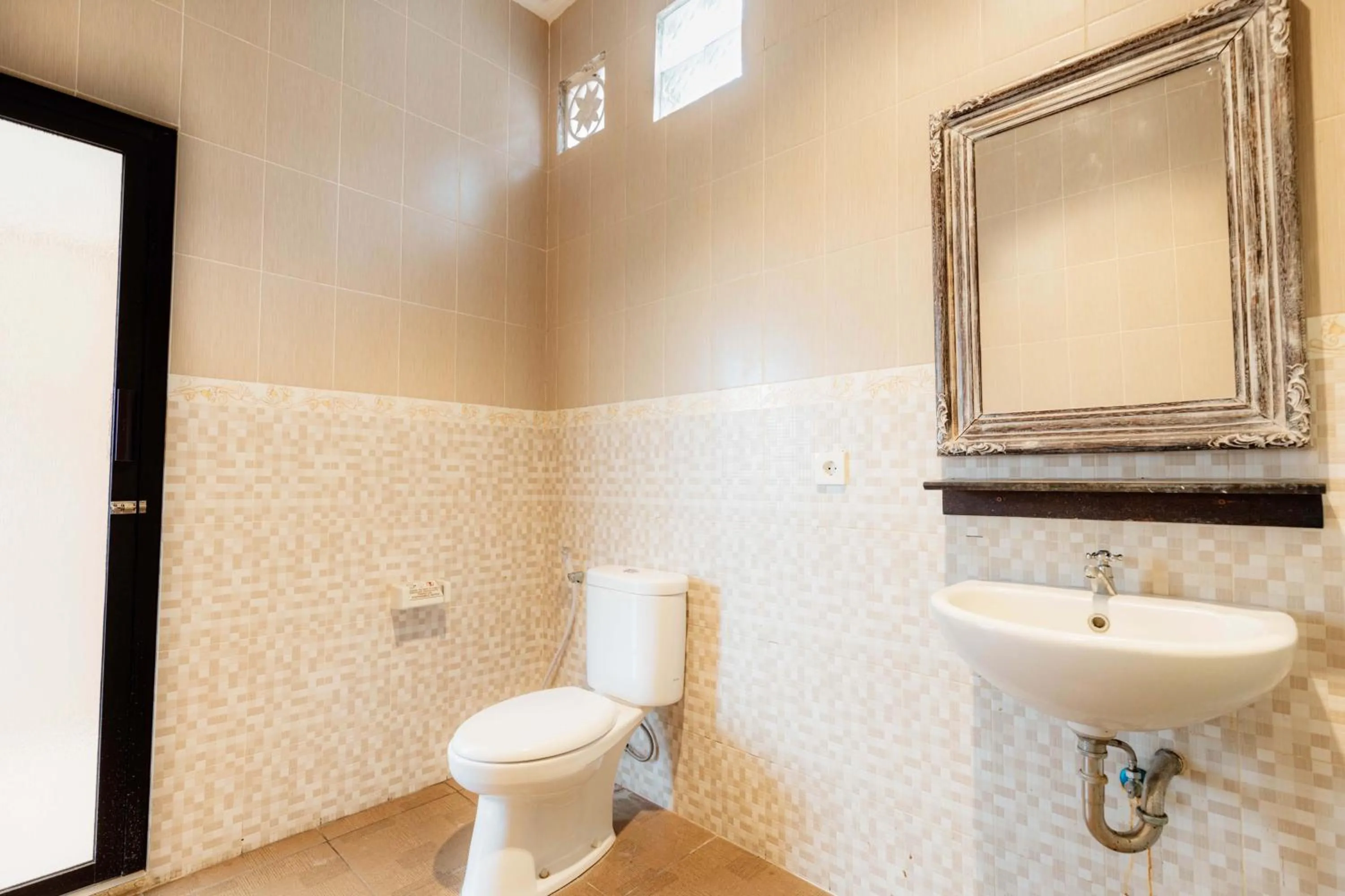 Toilet in Warji House 1 Ubud Centre