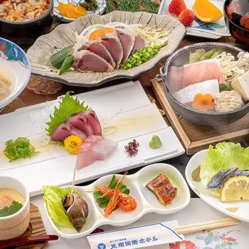 Japanese-Style Room with Tatami Area and Mountain View in Ashizuri Kokusai Hotel Japanese-Style Room with Tatami Area and Mountain View in Ashizuri Kokusai Hotel