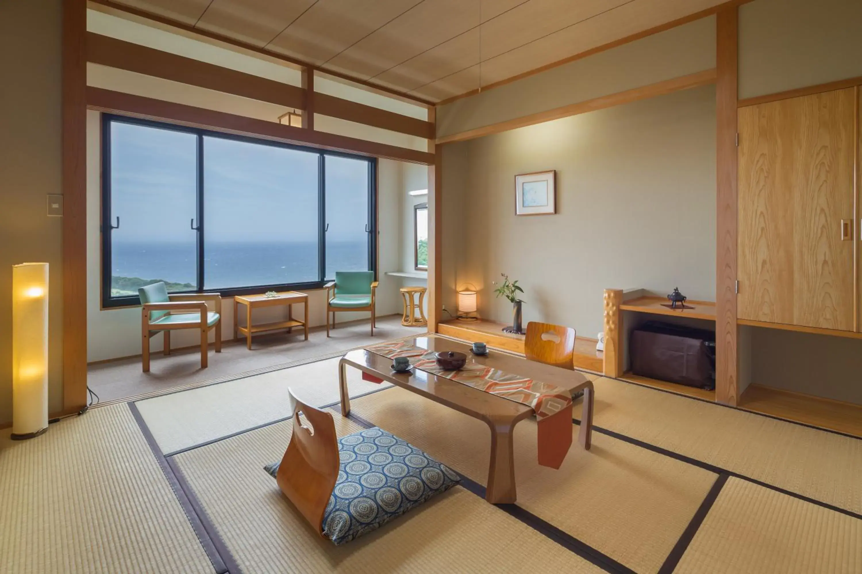 Japanese-Style Superior Room with Sea View in Ashizuri Kokusai Hotel Japanese-Style Superior Room with Sea View in Ashizuri Kokusai Hotel