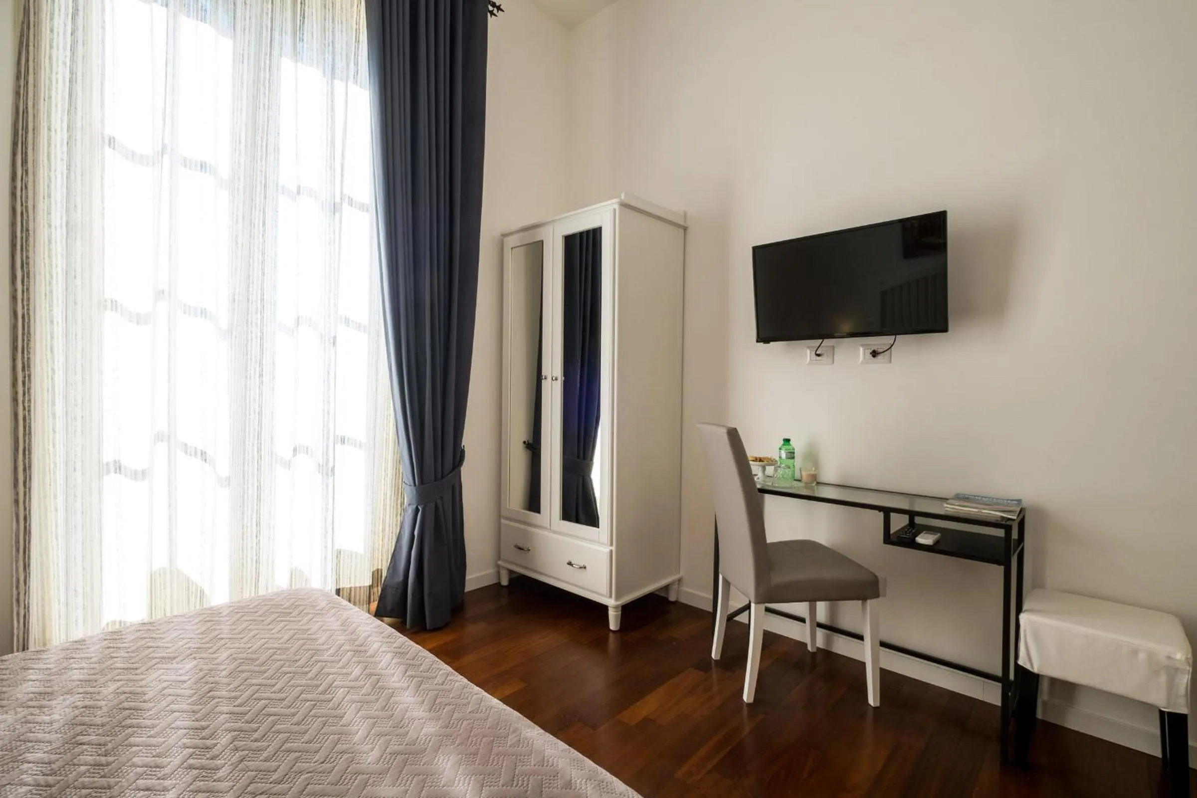 Photo of the whole room, Bed in Ai Lattarini House