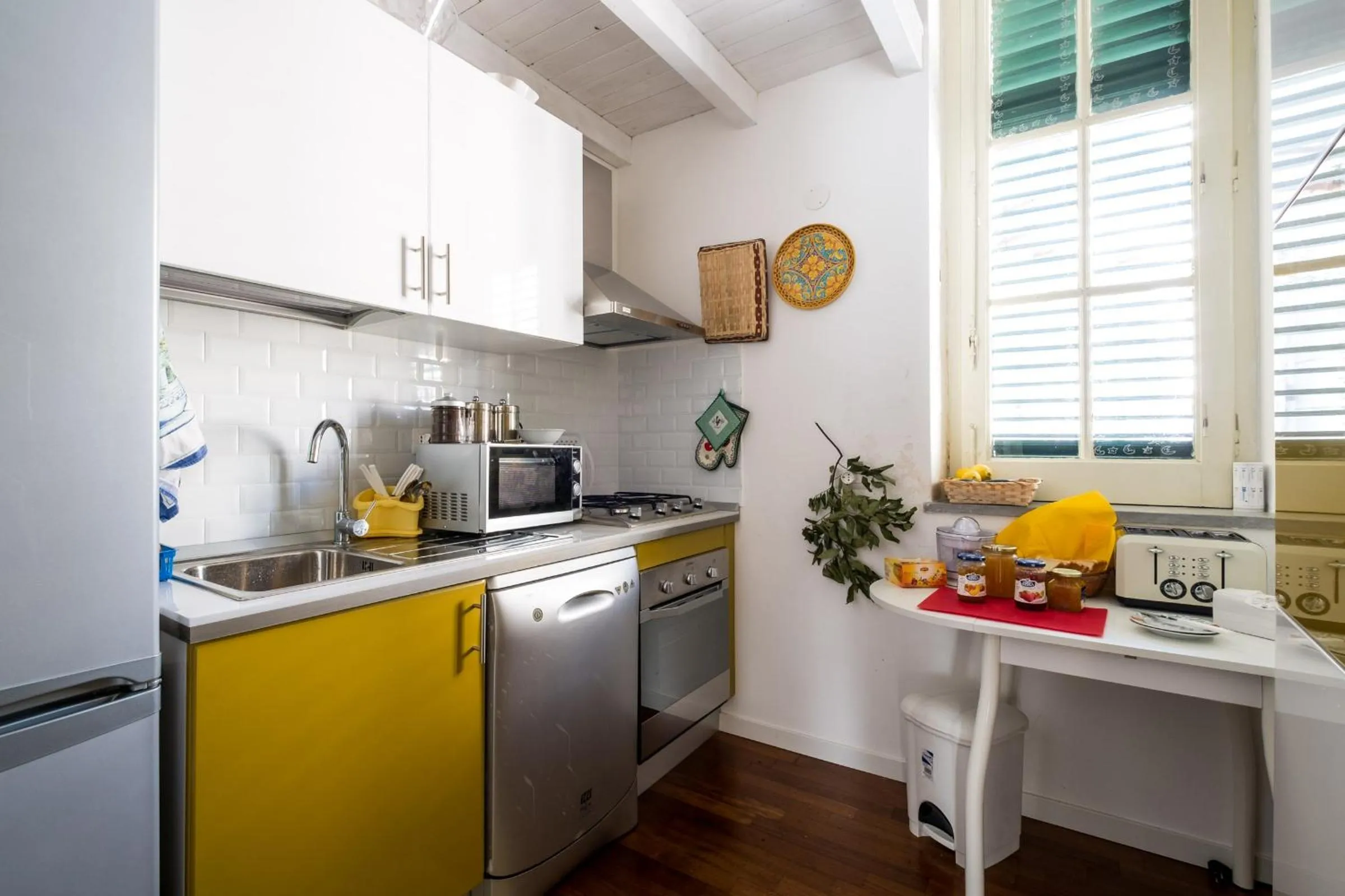Communal kitchen in Ai Lattarini House