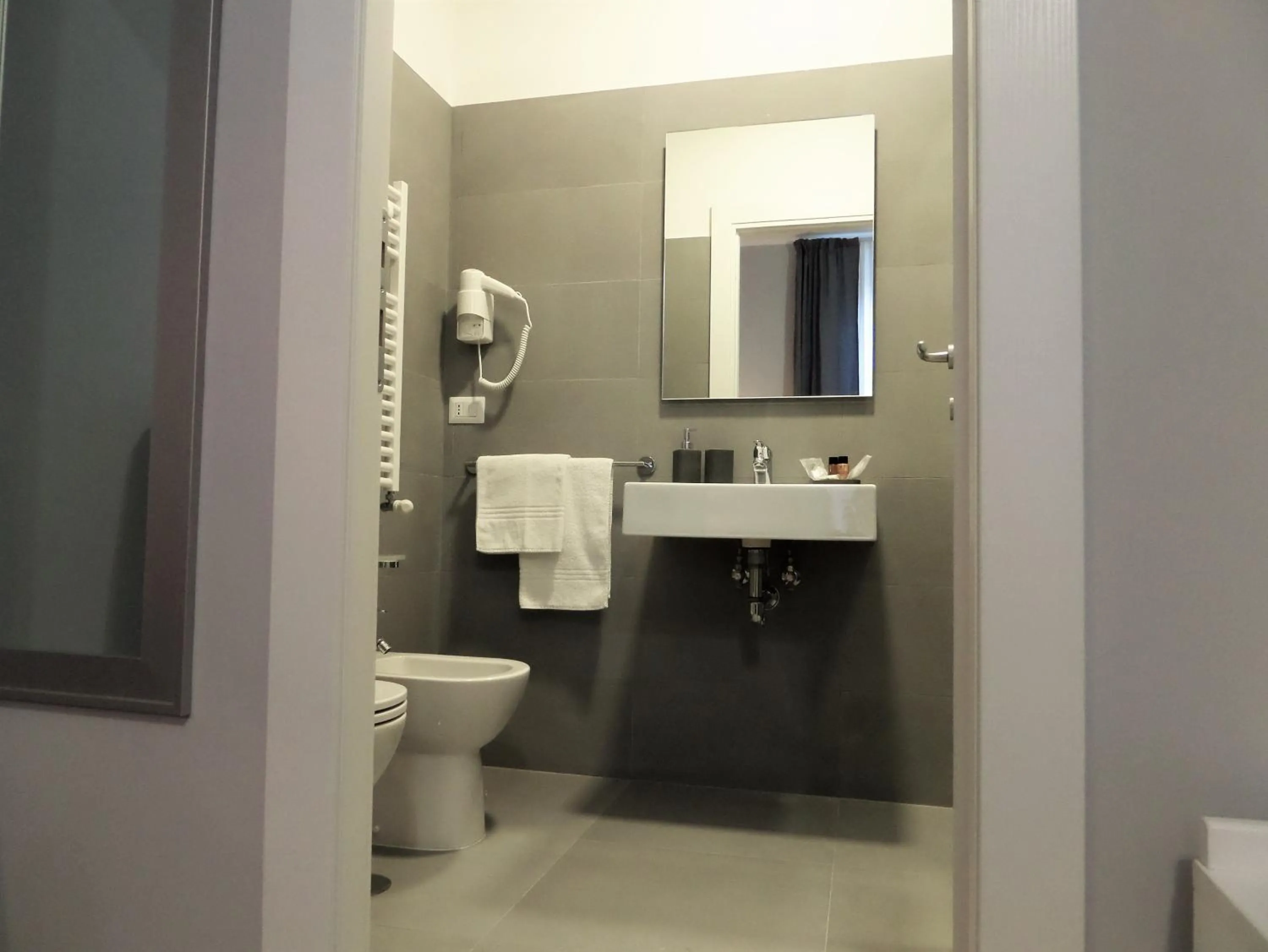 Shower in 325 Rooms ai Fori