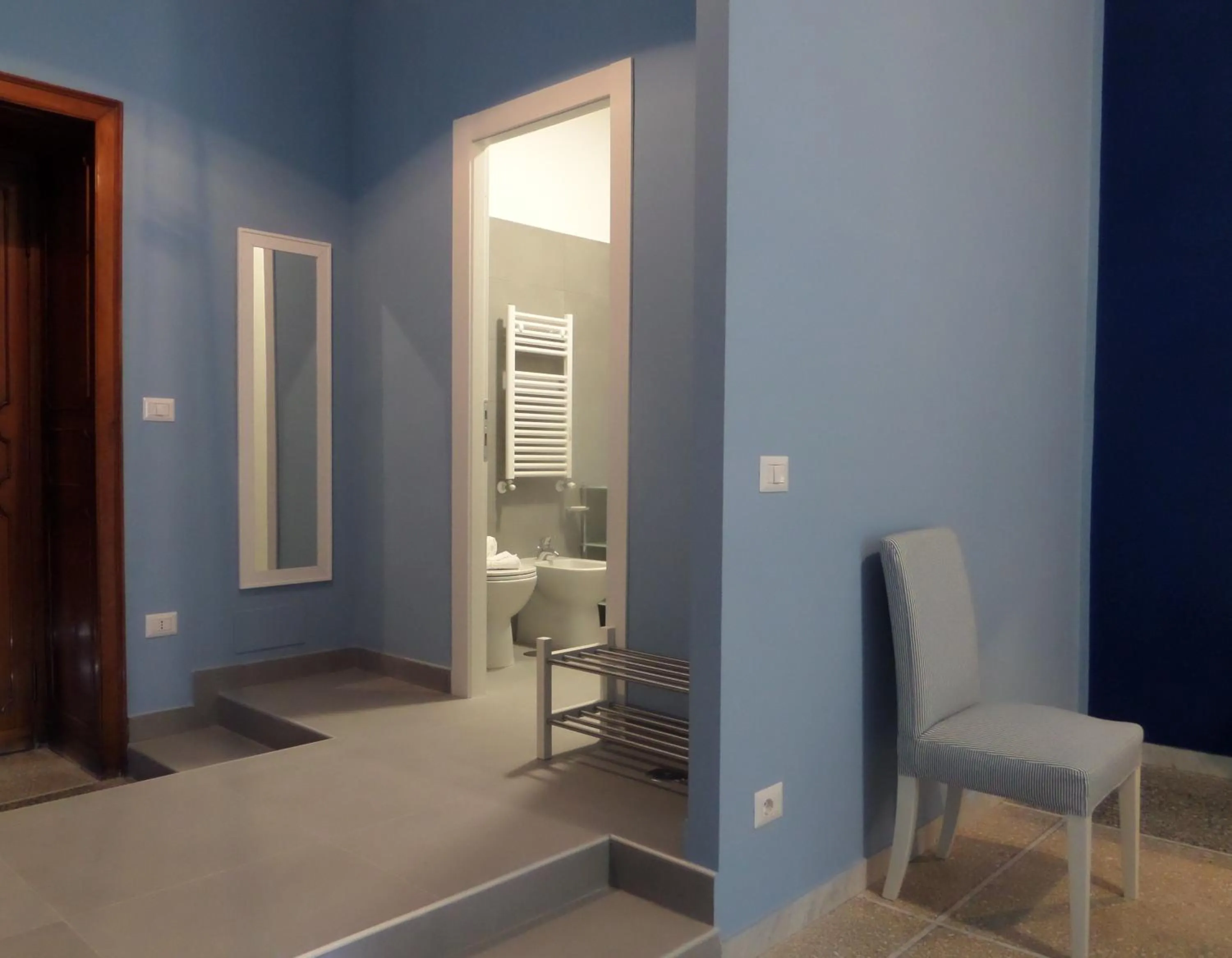 Toilet in 325 Rooms ai Fori