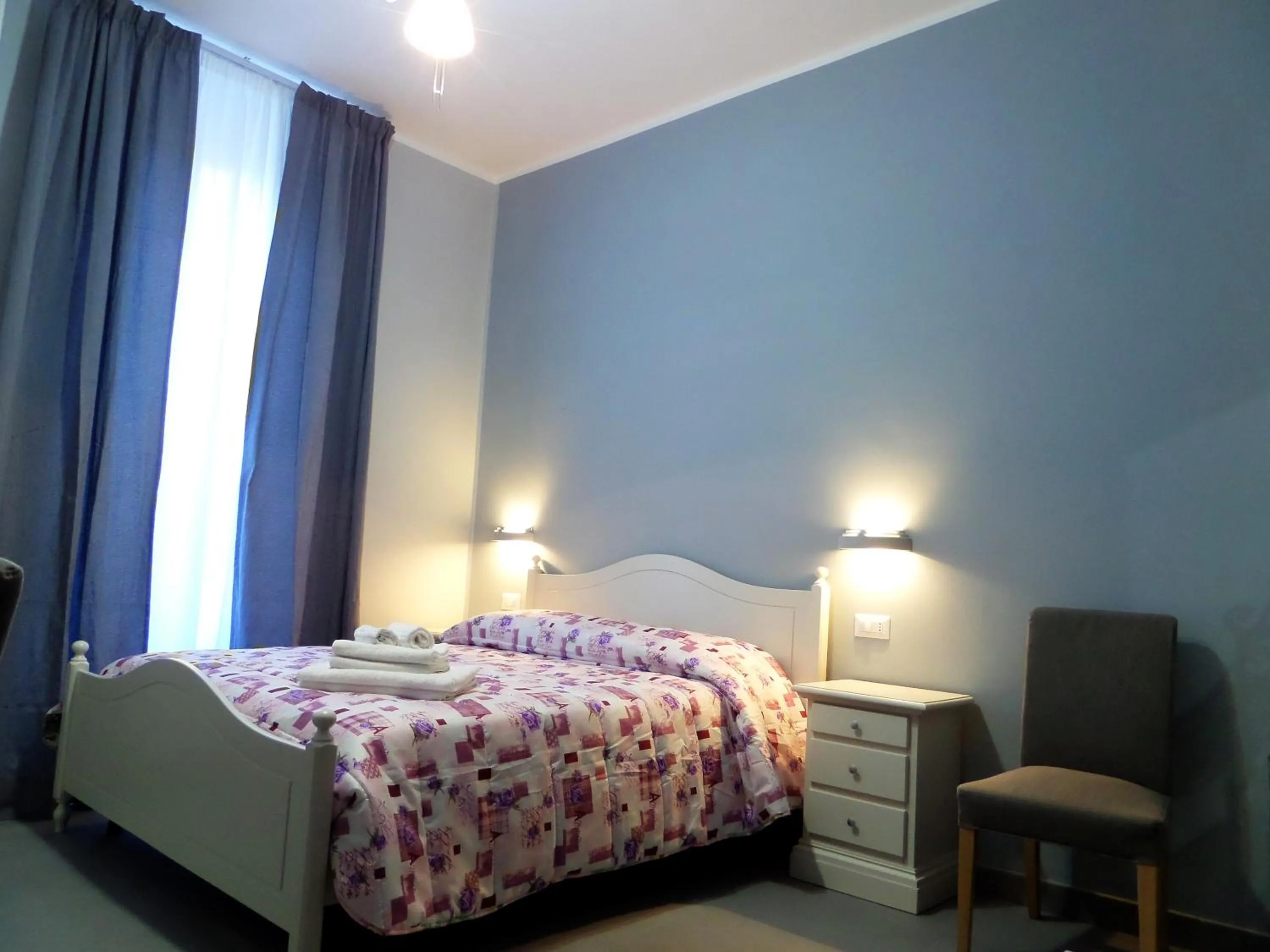 Photo of the whole room, Bed in 325 Rooms ai Fori