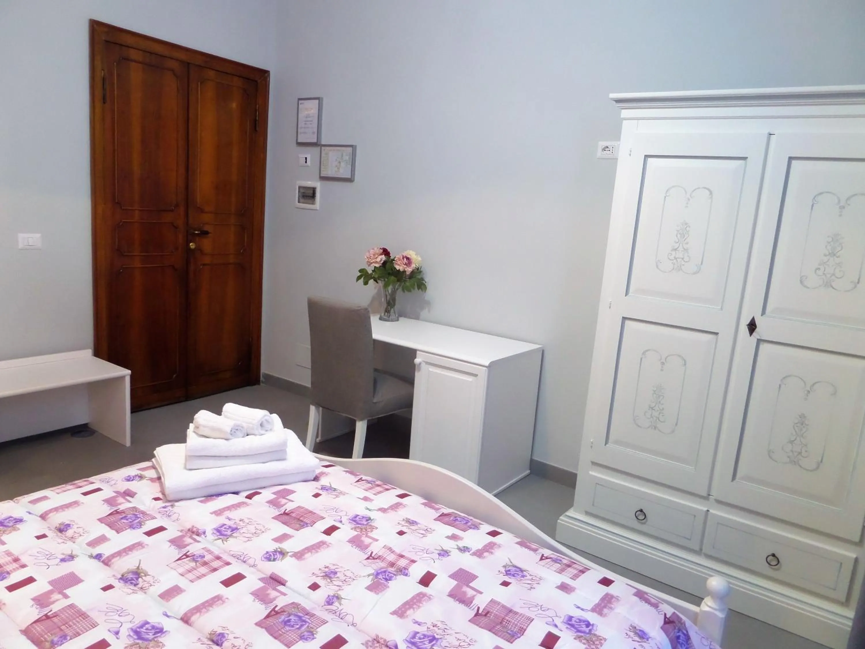 Photo of the whole room, Bed in 325 Rooms ai Fori