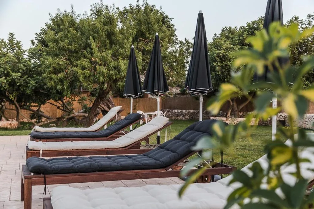 Abbraccio del Carrubo