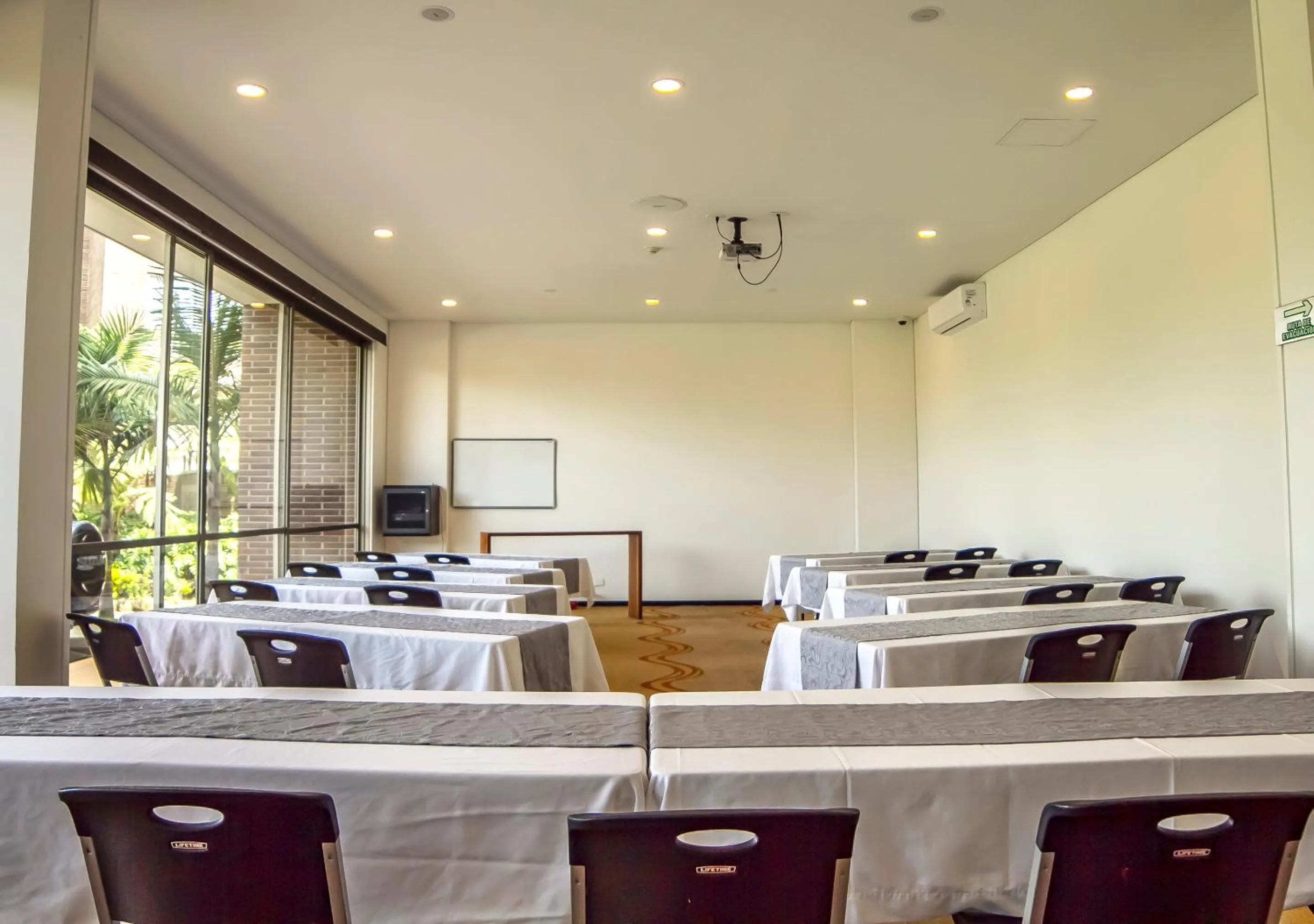Business facilities in MG Hotels & Suites