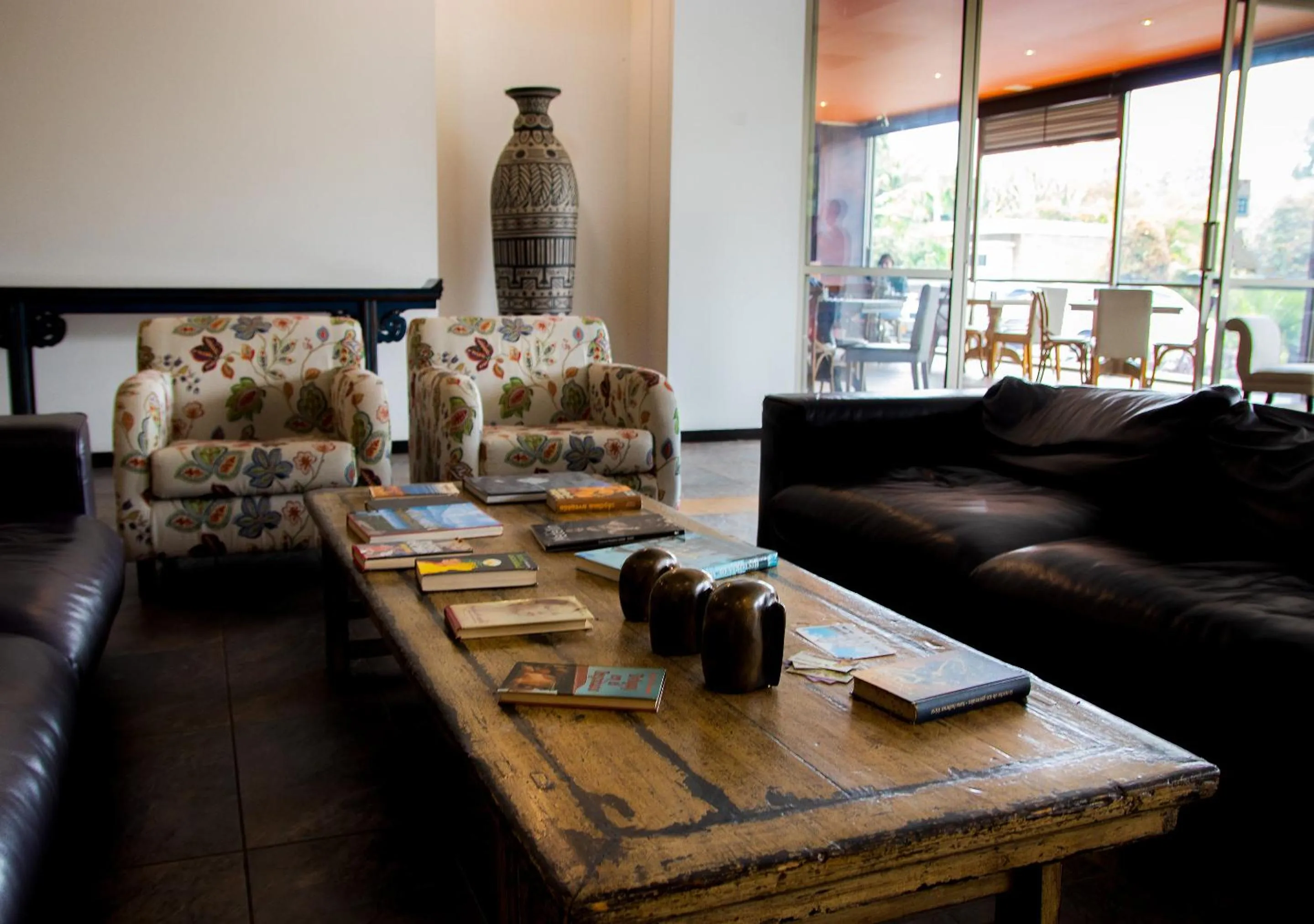 Living room in MG Hotels & Suites