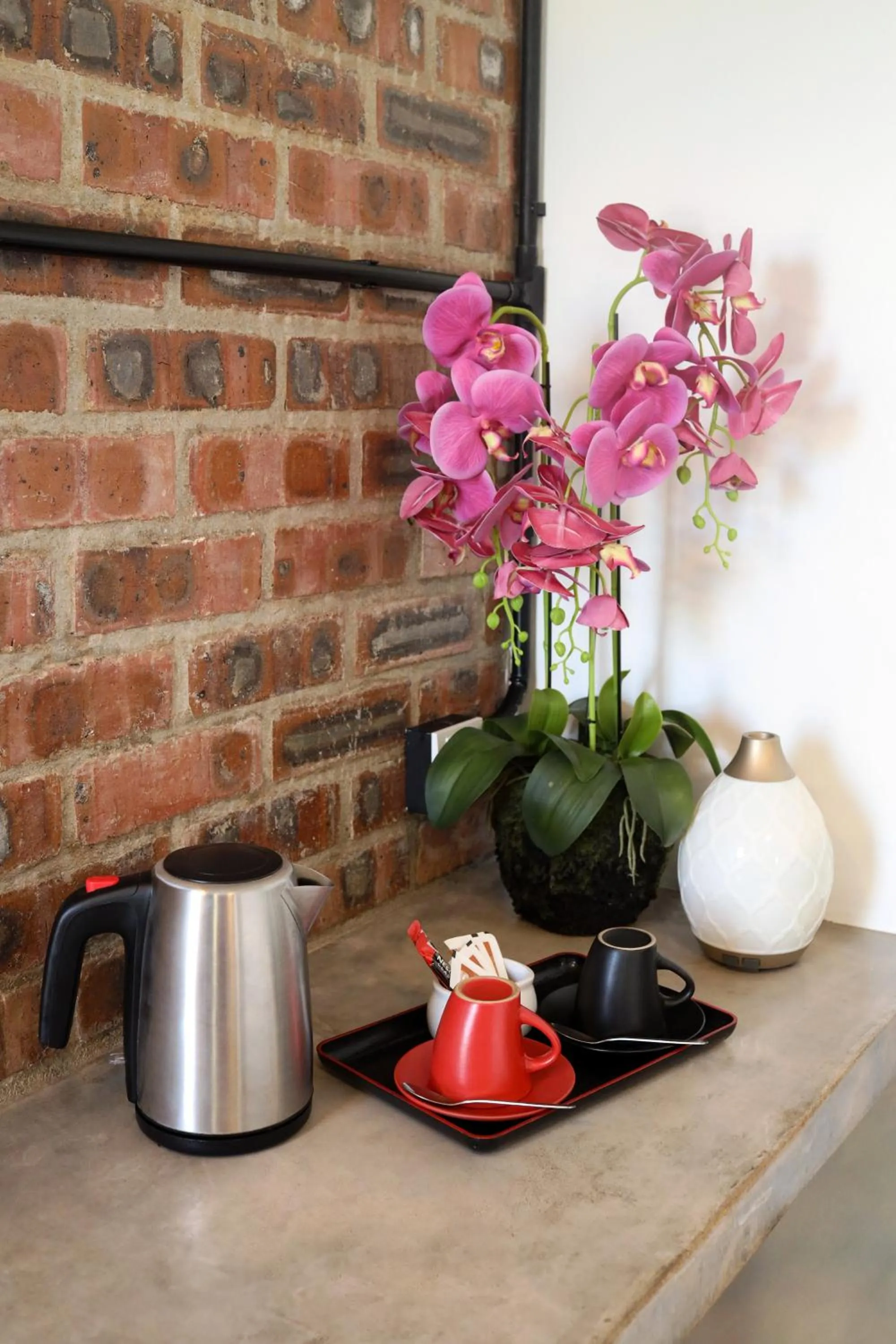 Coffee/tea facilities in Suite 18 Boutique Hotel