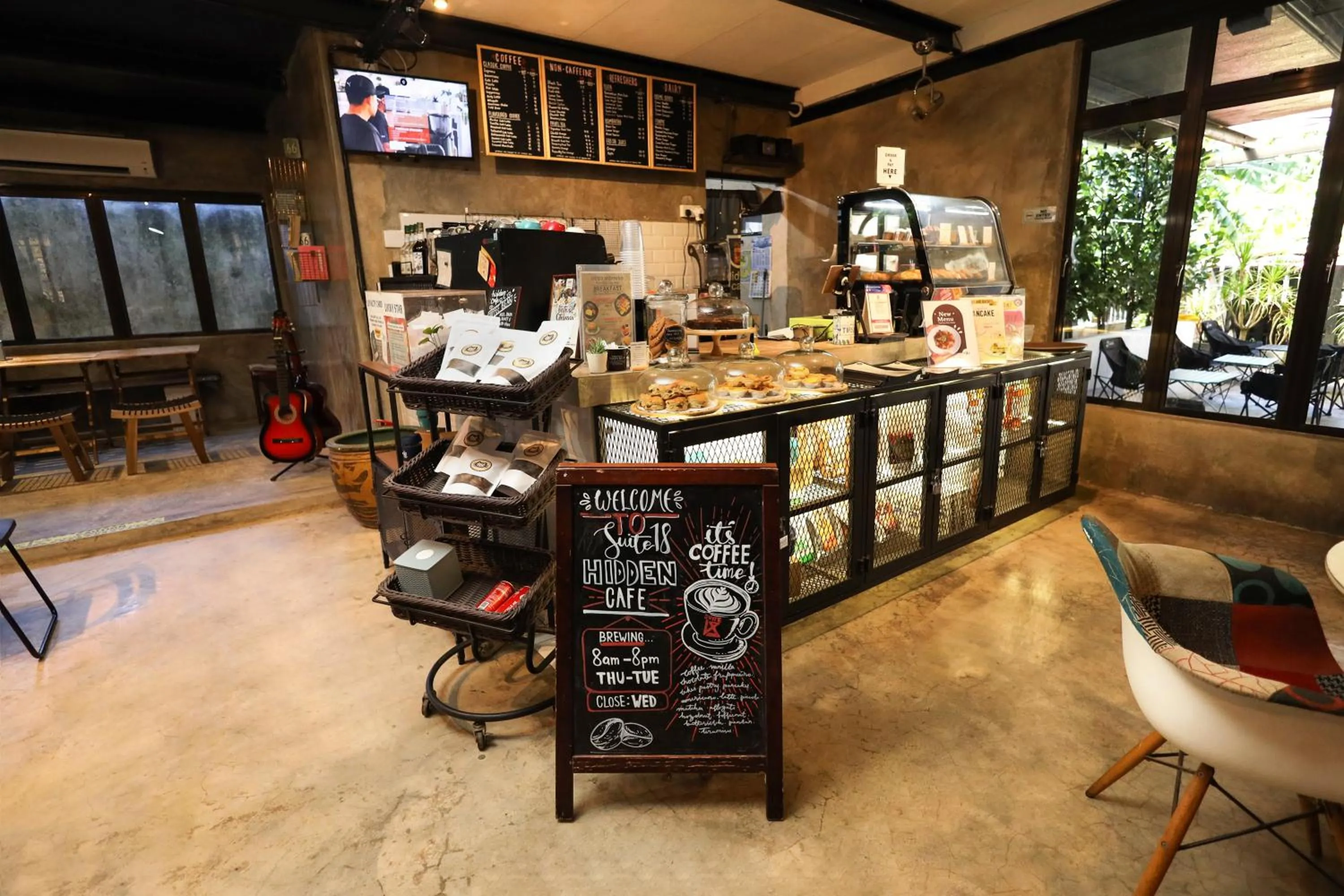 Restaurant/places to eat in Suite 18 Boutique Hotel