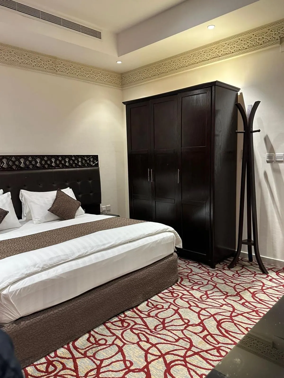 wardrobe, Bed in Procare Apart hotel
