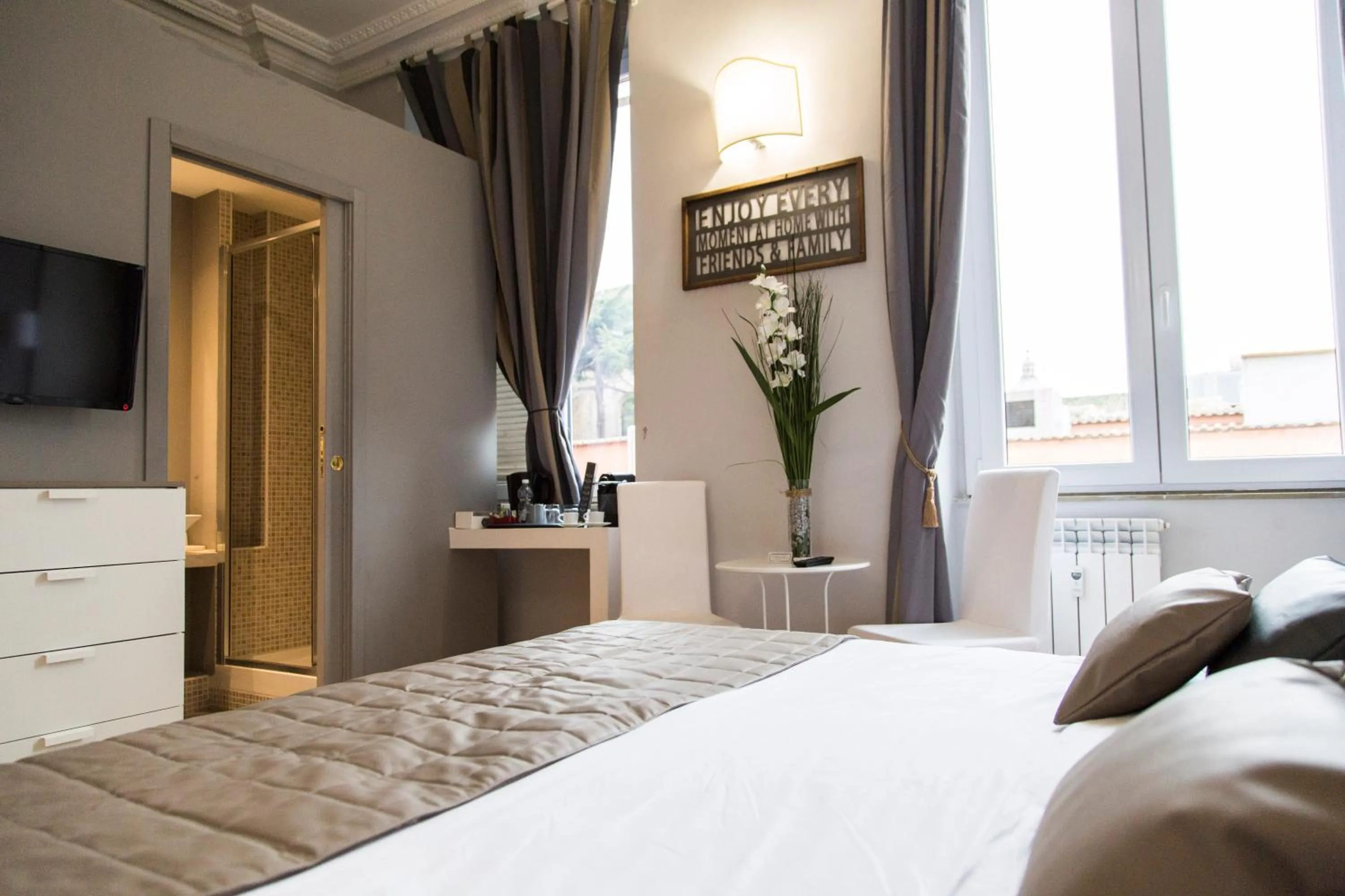 Photo of the whole room, Bed in Corso Experience