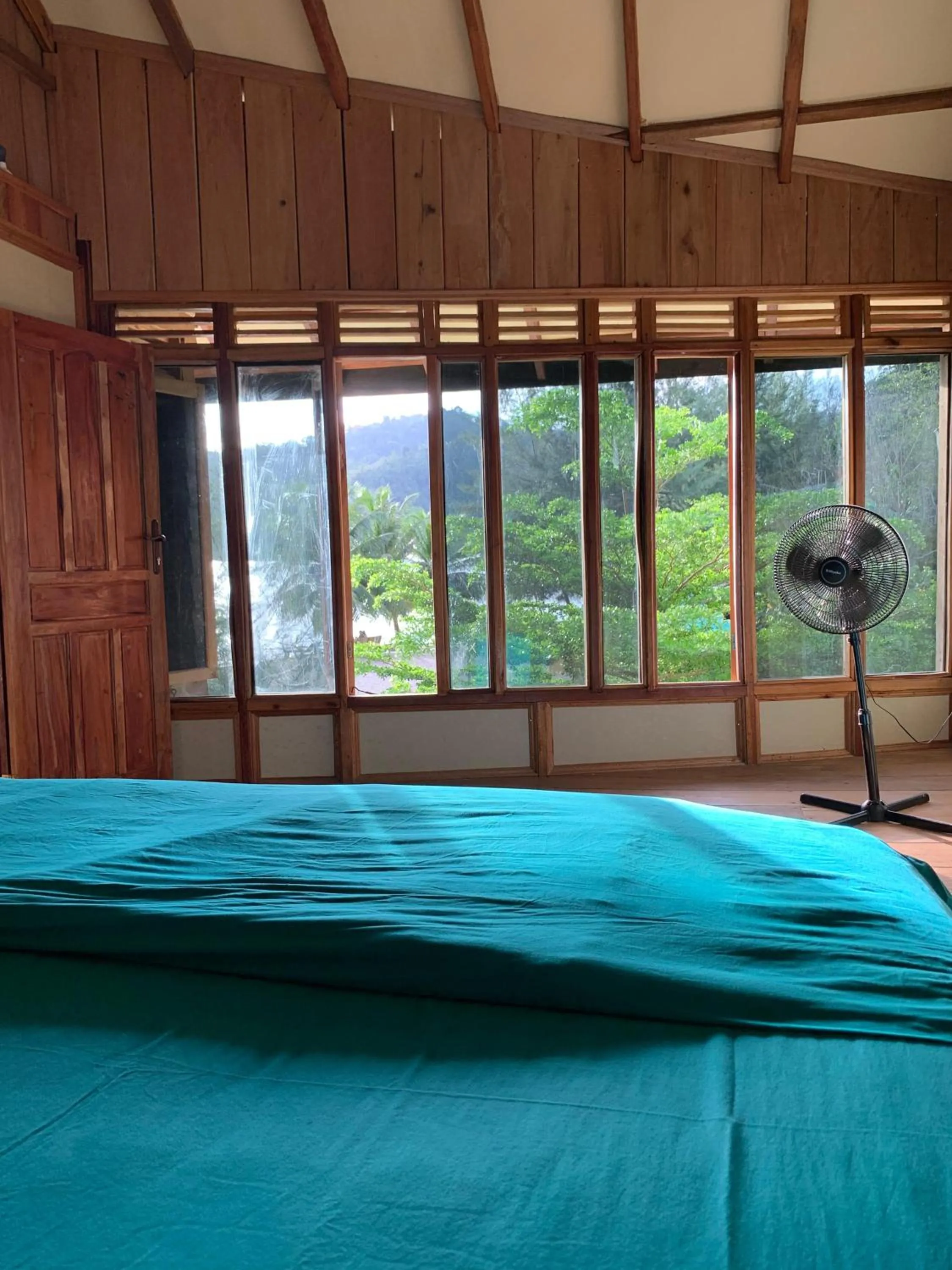 Photo of the whole room, Bed in Ricky's Beach House