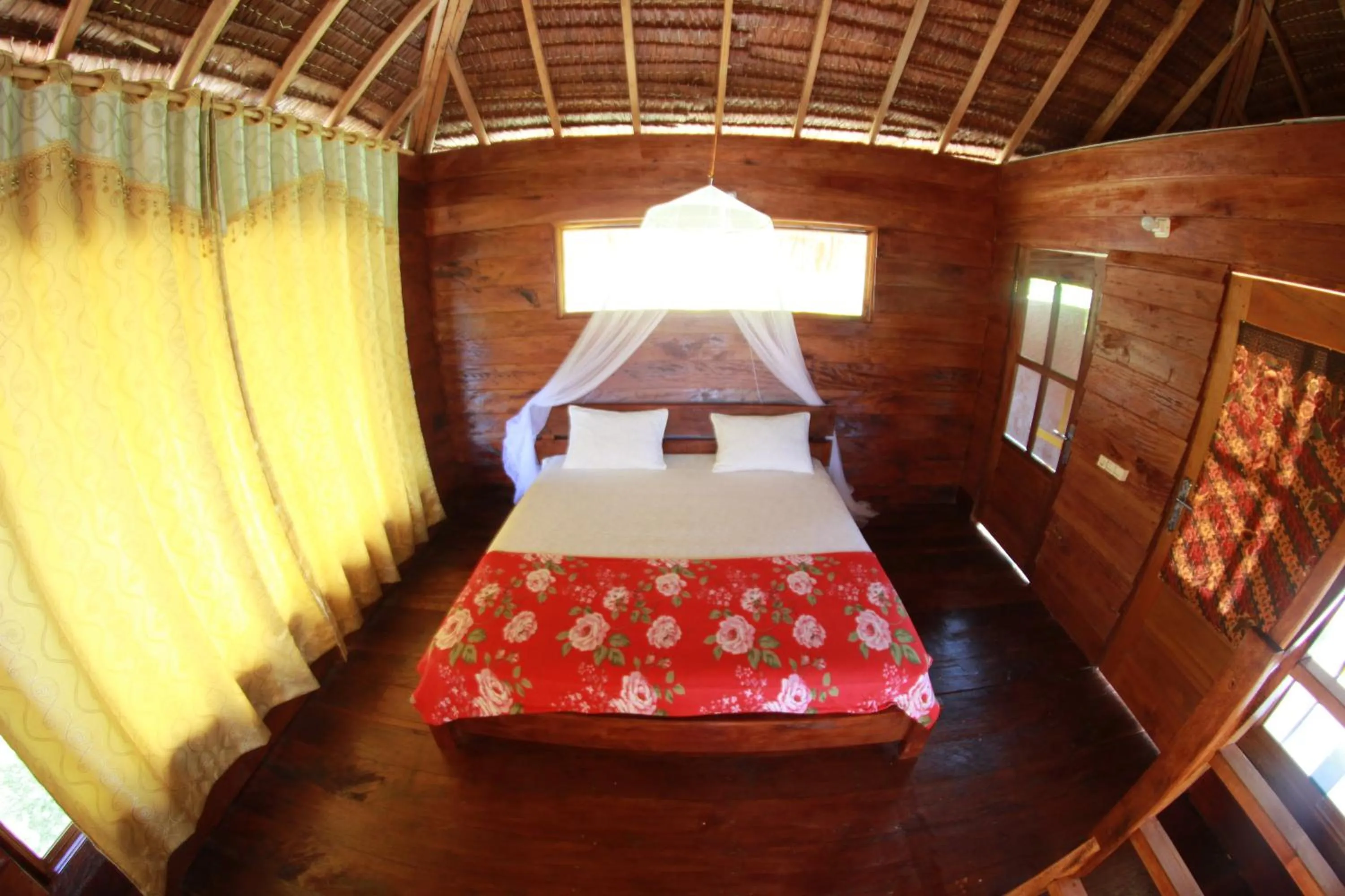 Photo of the whole room, Bed in Ricky's Beach House