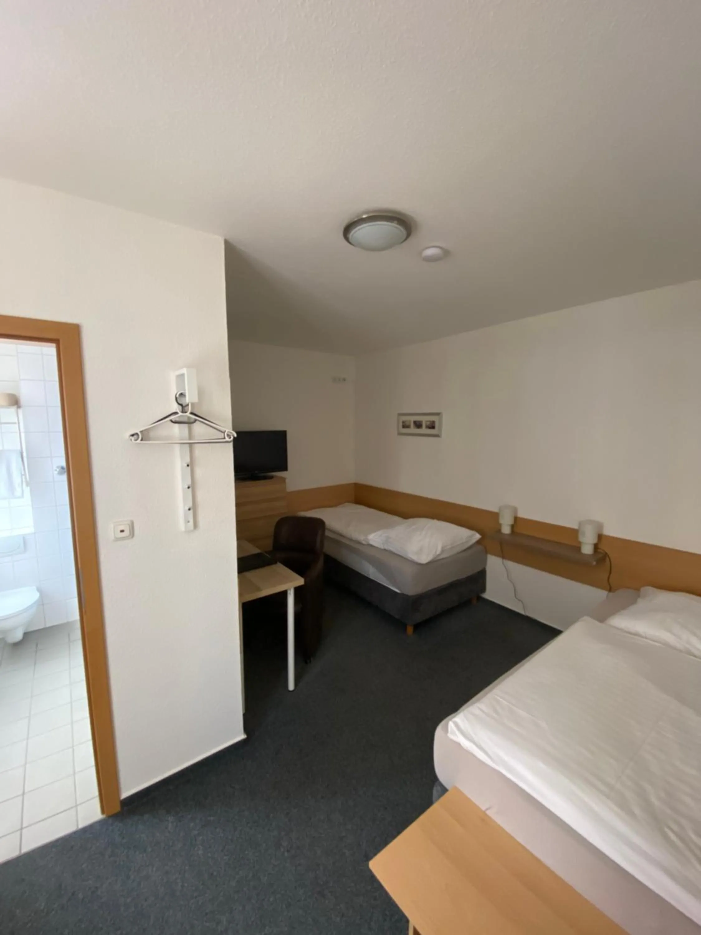Budget Double or Twin Room in Pension Zum Angestellten