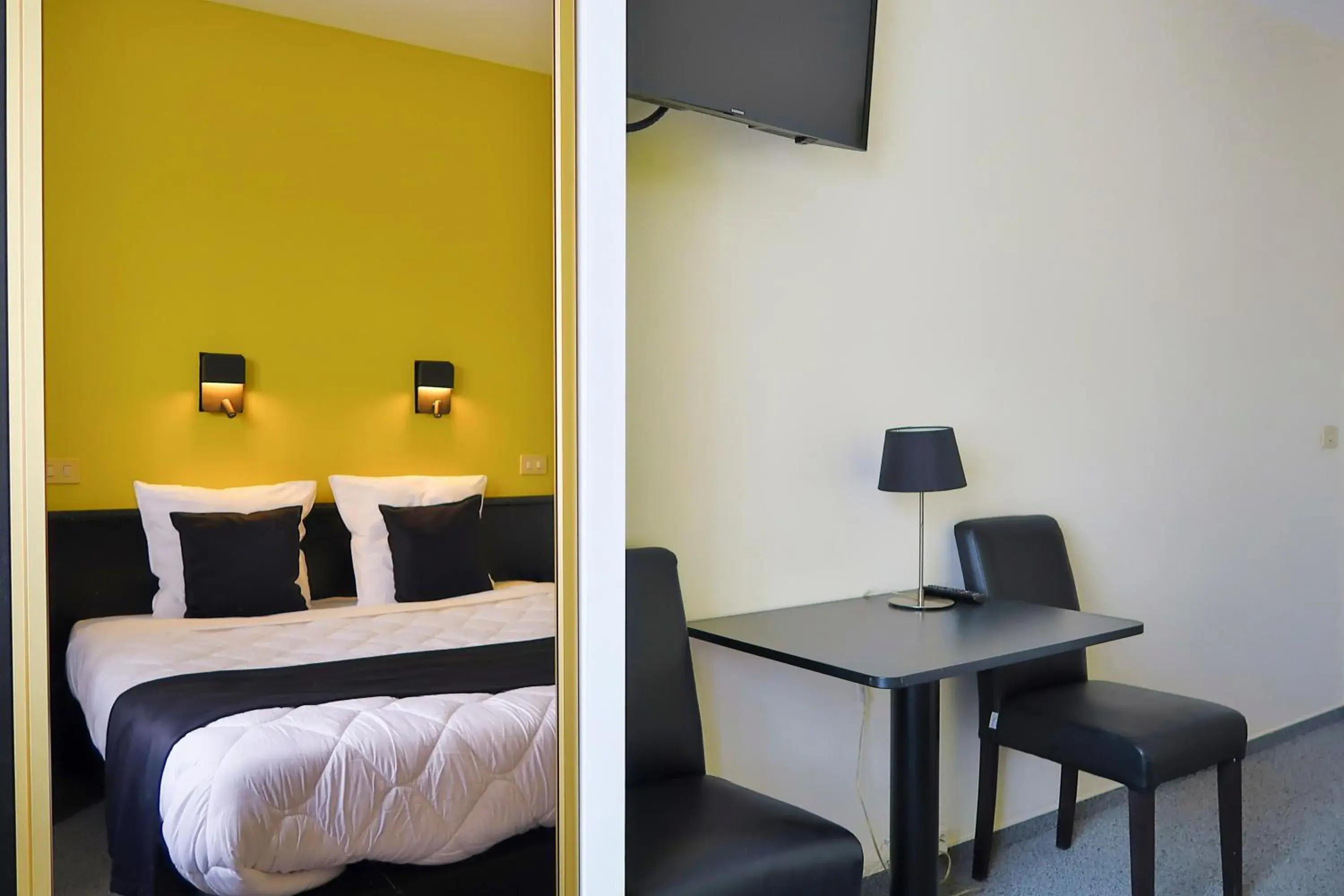 Double Room in Hotel Adoma Double Room in Hotel Adoma