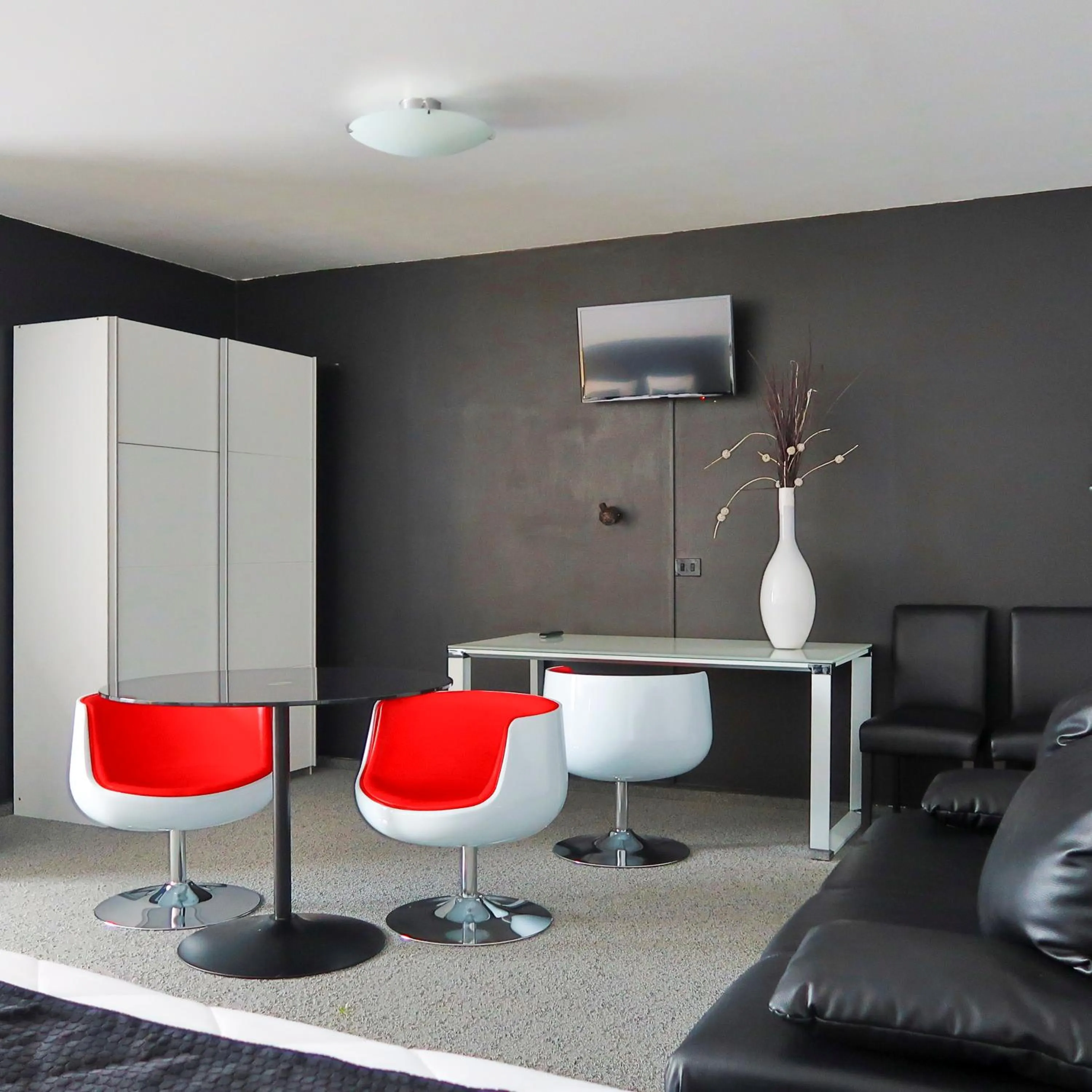 TV and multimedia in Hotel Adoma