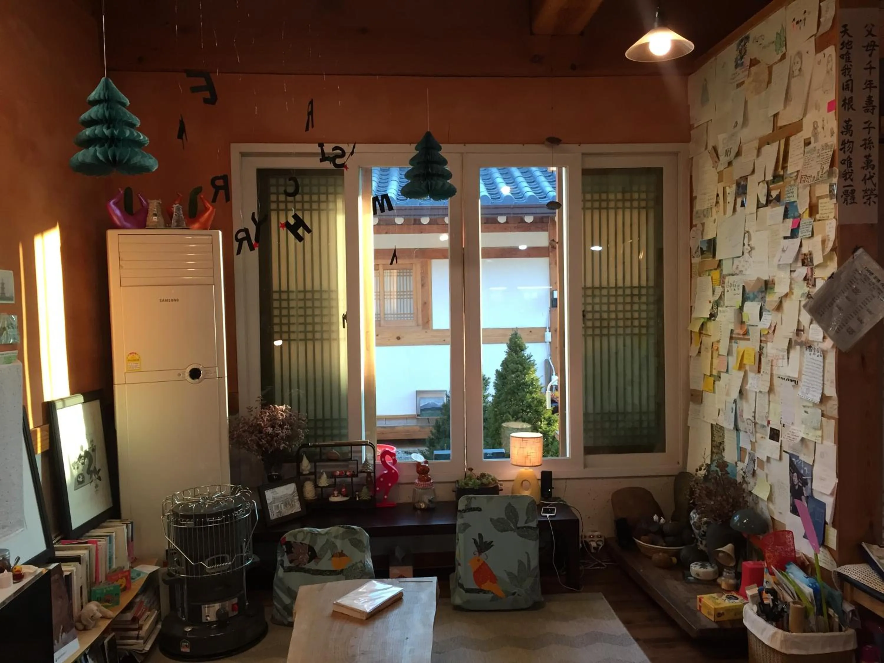 Communal lounge/ TV room in Dorandoran Guesthouse