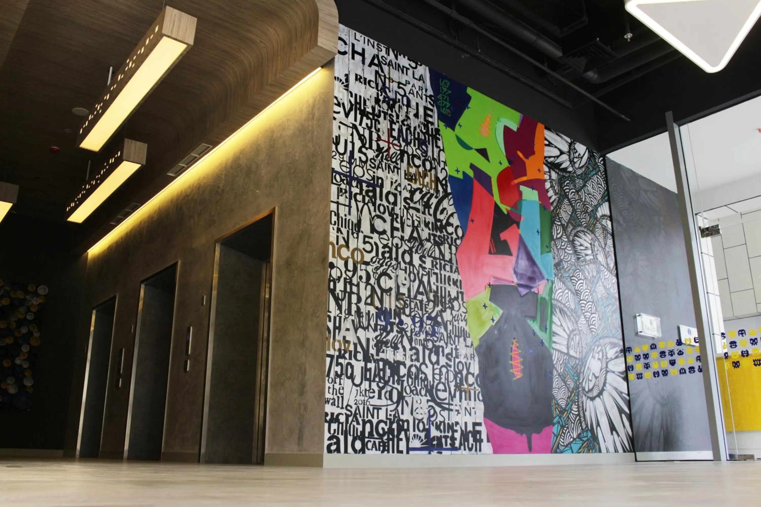 Facade/entrance in YELLO Hotel Harmoni