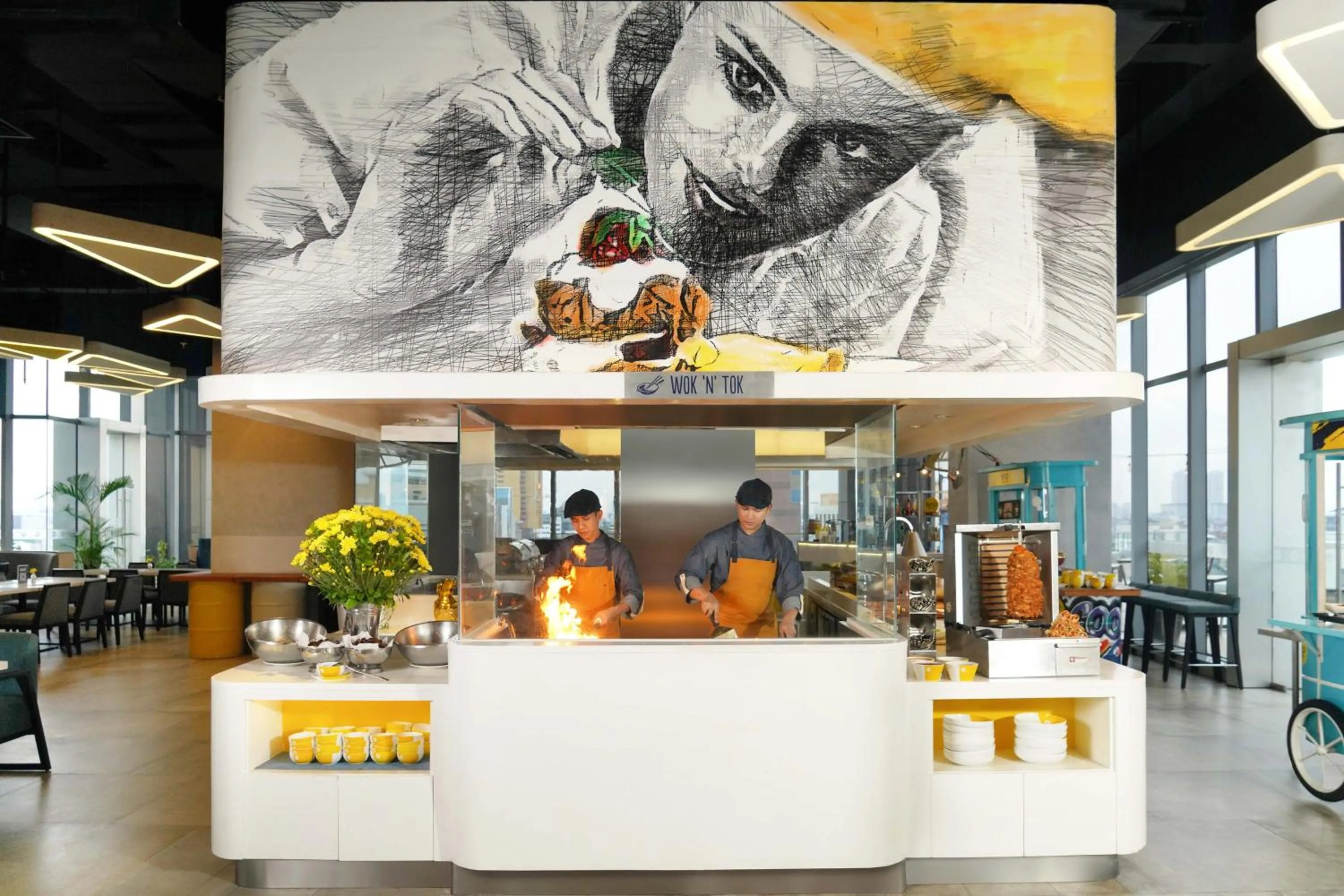 Restaurant/places to eat in YELLO Hotel Harmoni