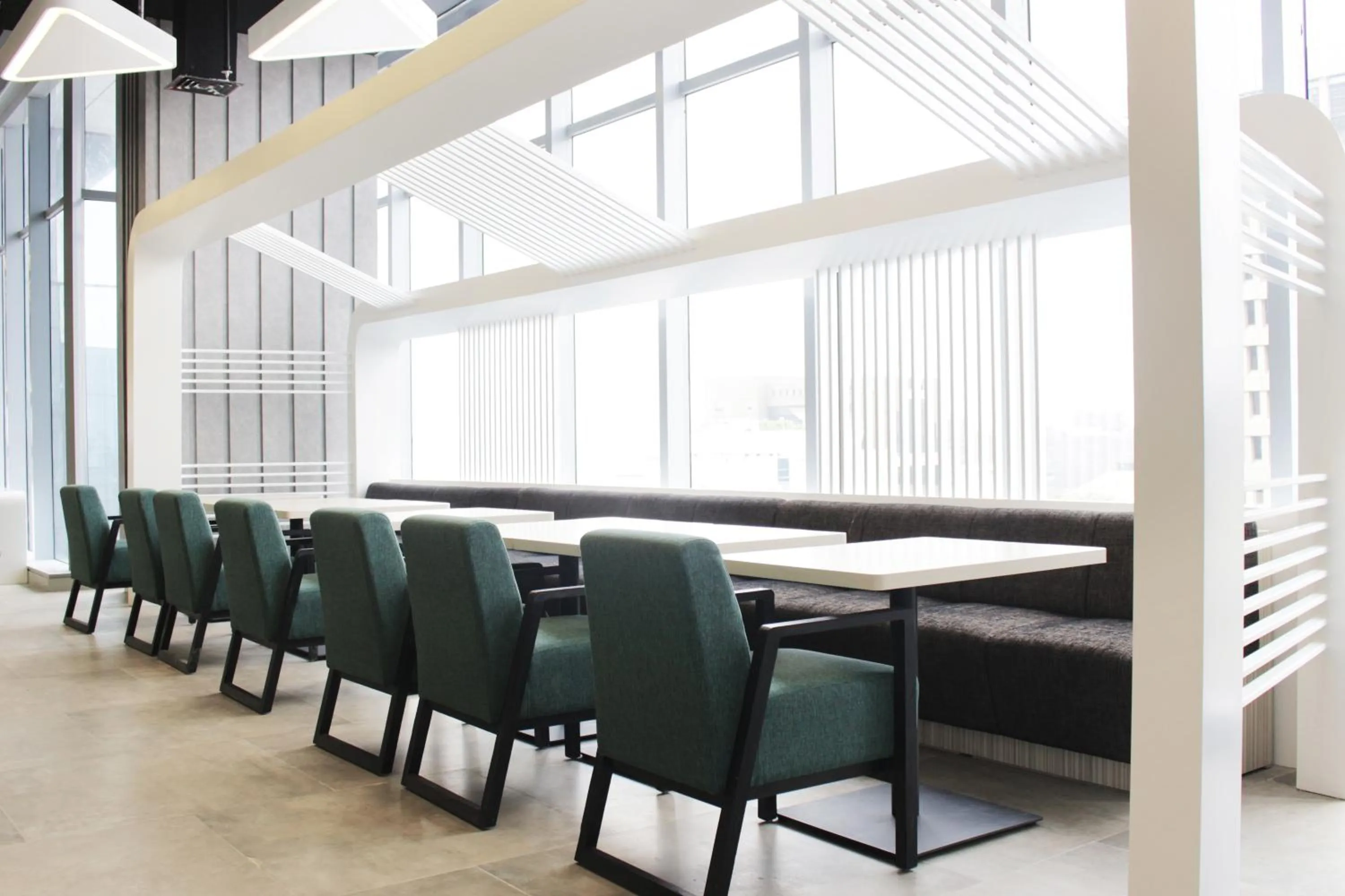 Restaurant/places to eat in YELLO Hotel Harmoni