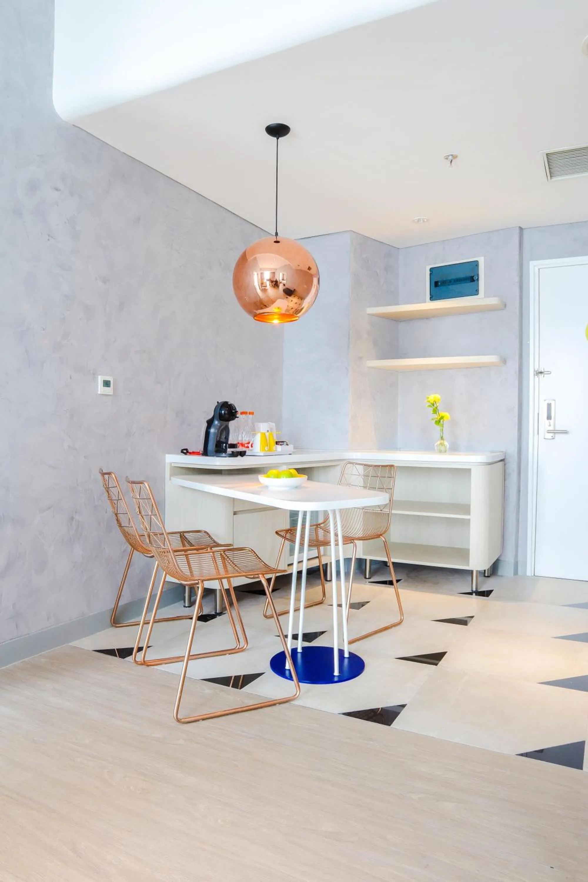 Dining area in YELLO Hotel Harmoni