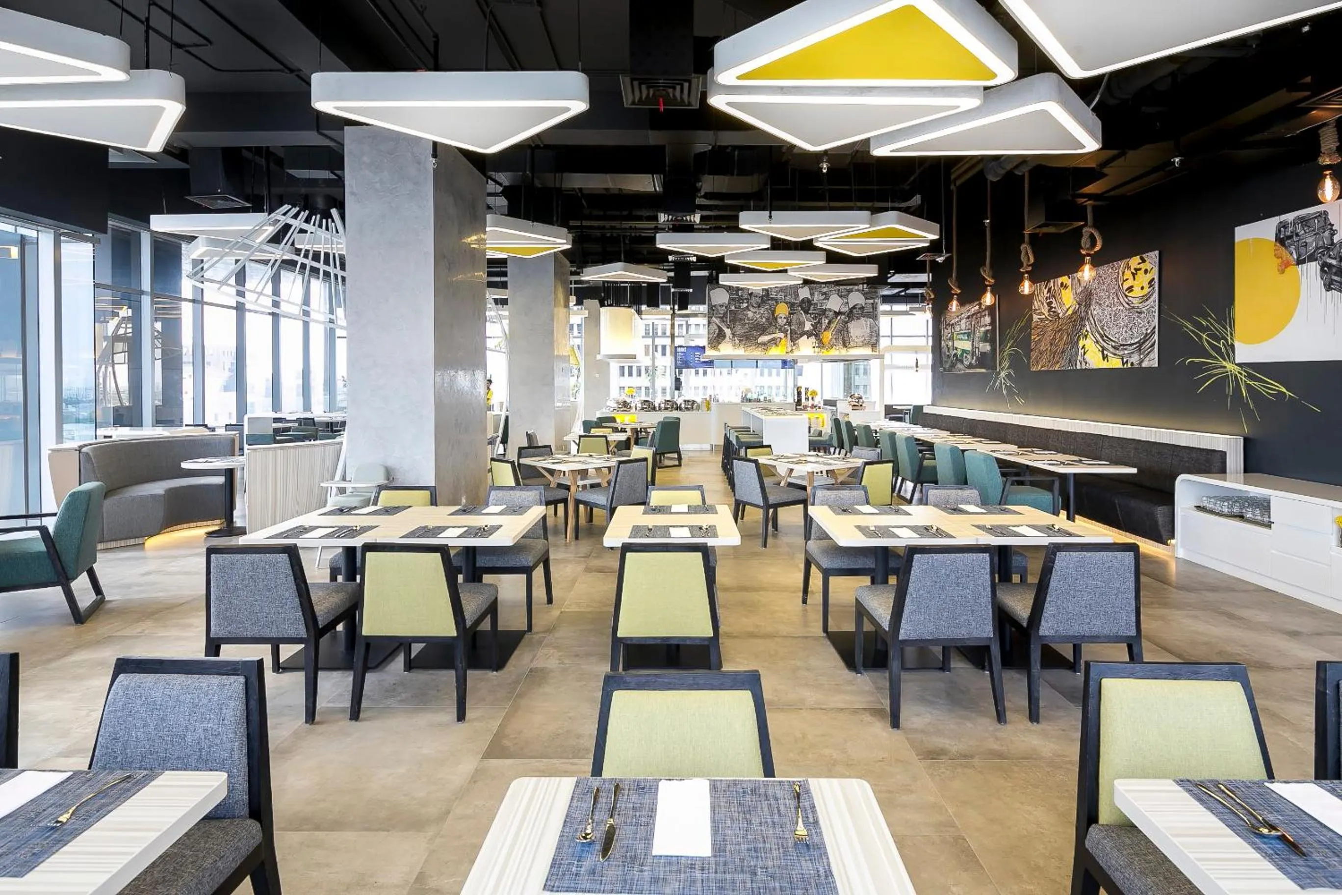 Restaurant/places to eat in YELLO Hotel Harmoni