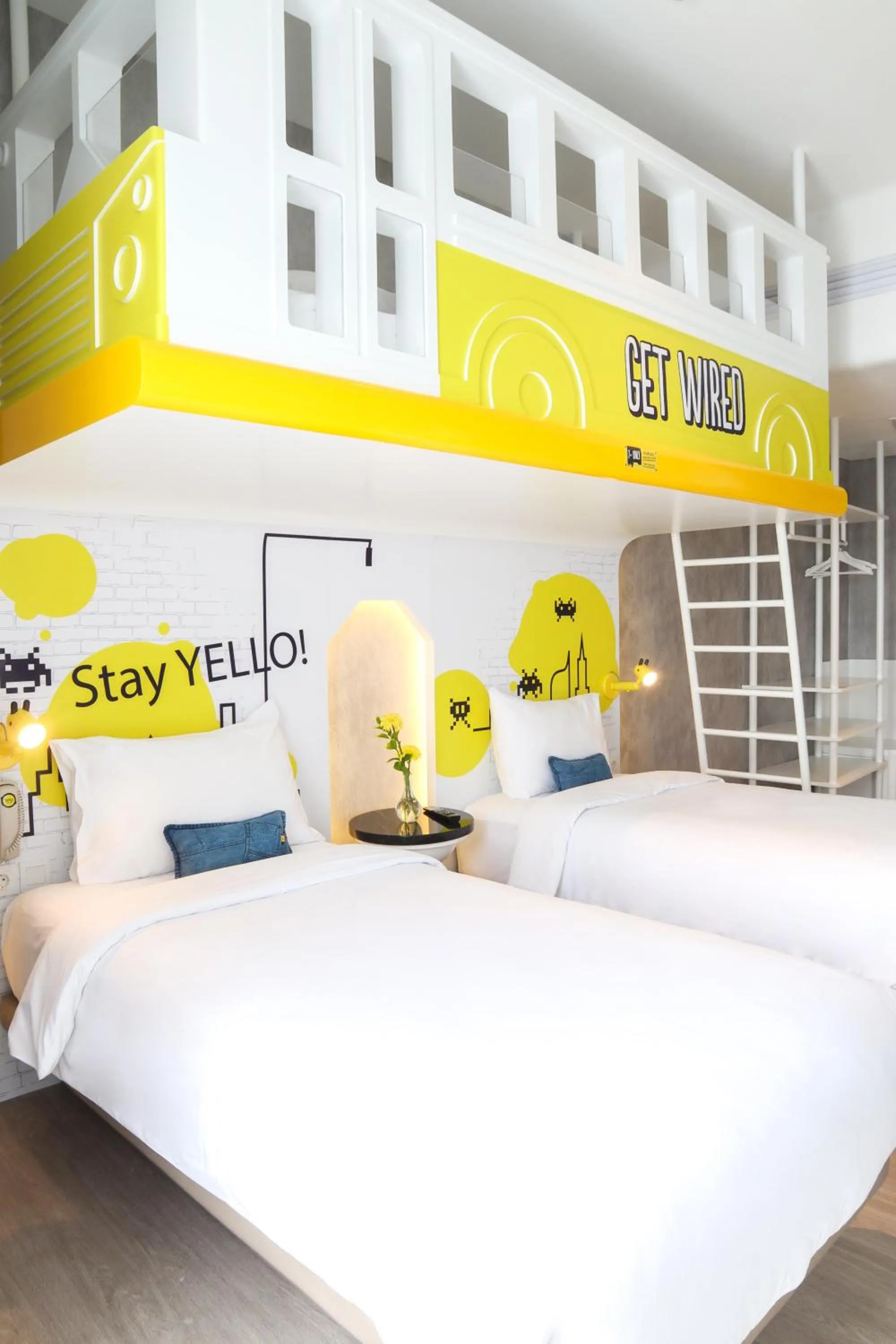 Bed in YELLO Hotel Harmoni