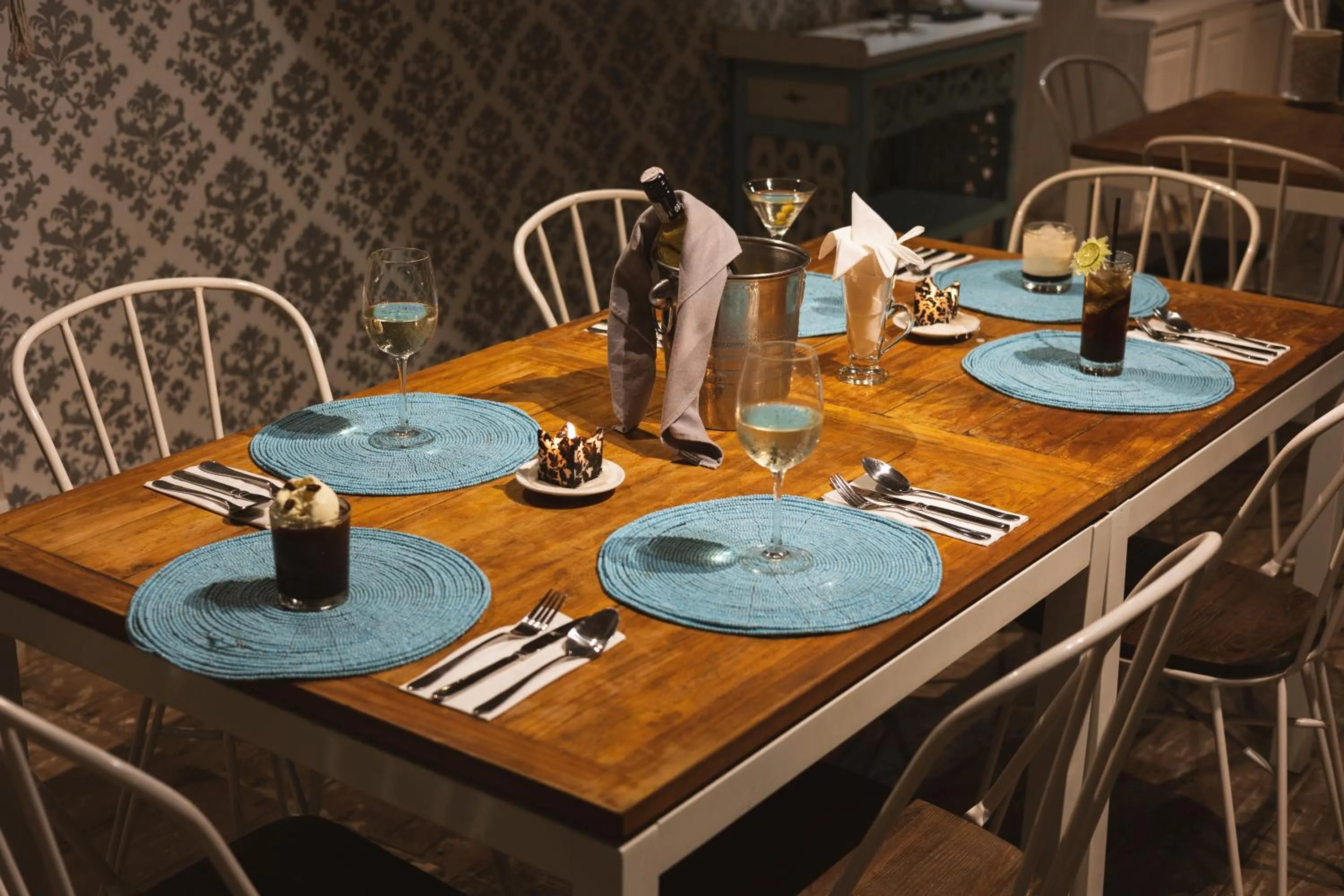 Restaurant/places to eat in Villas Edenia - Luxe Villas with Private Pools