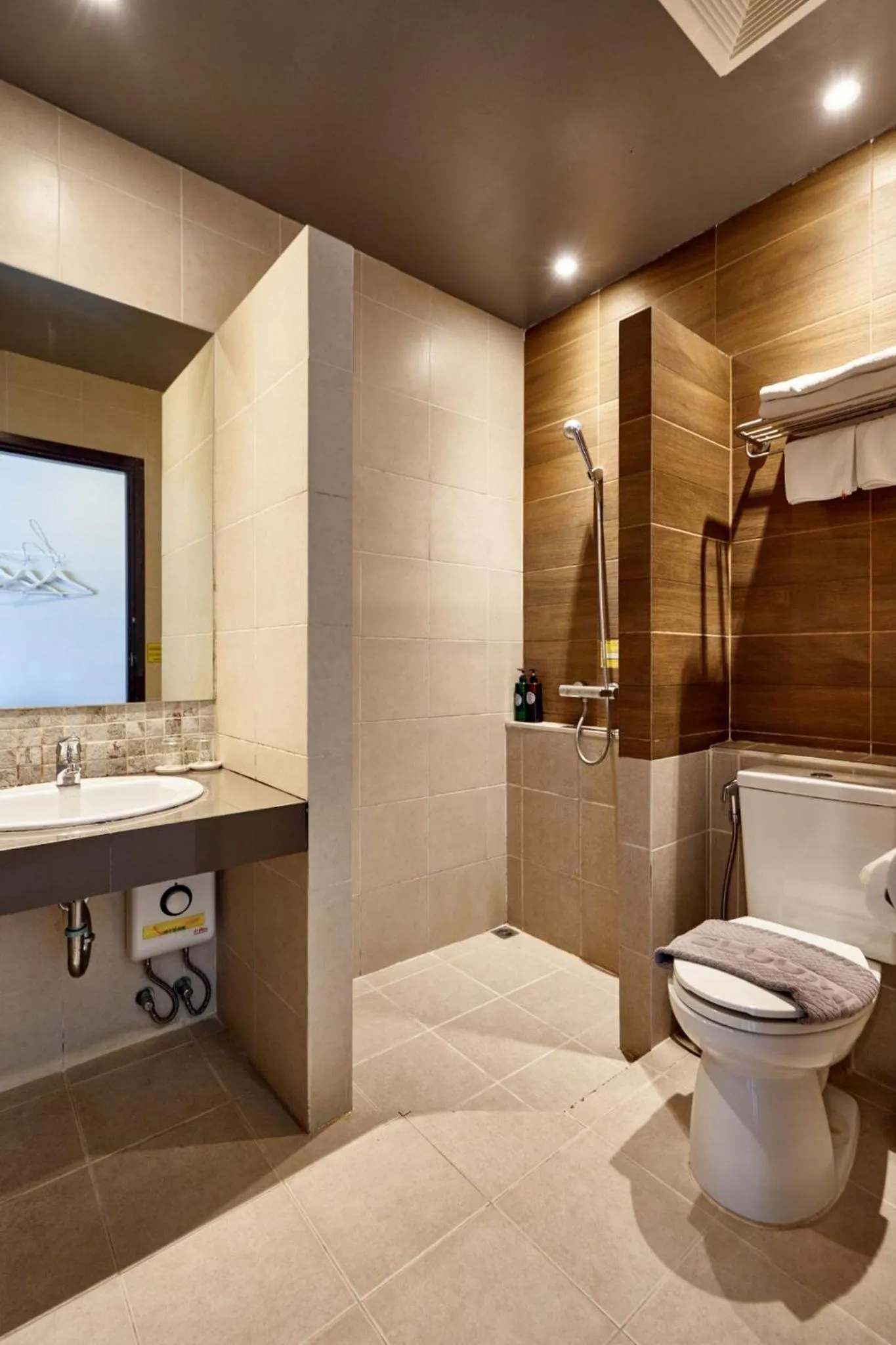 Bathroom in H Hotel Phrasing